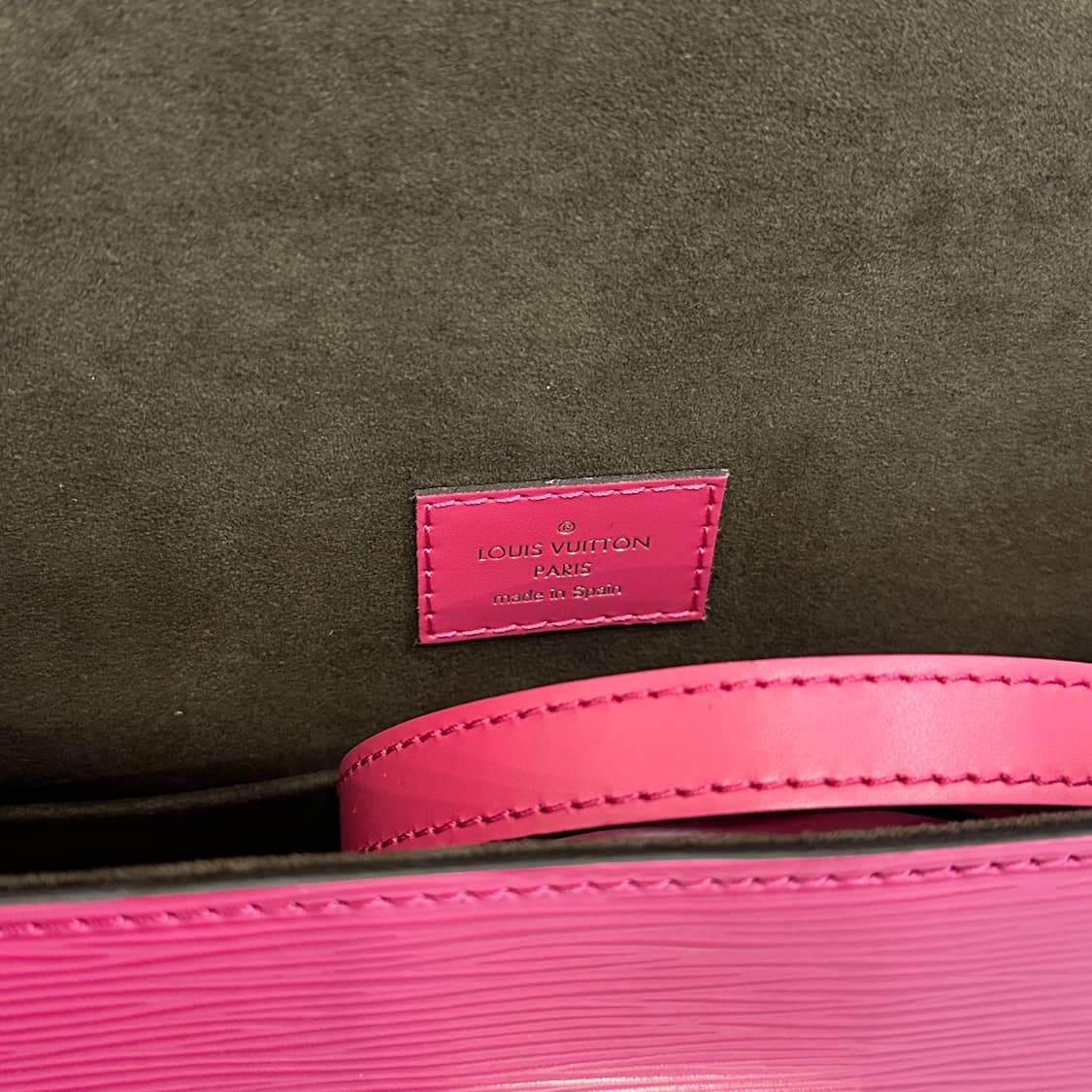 루이비통 에삐 클루니 BB 핑크 크로스백 상품이미지8