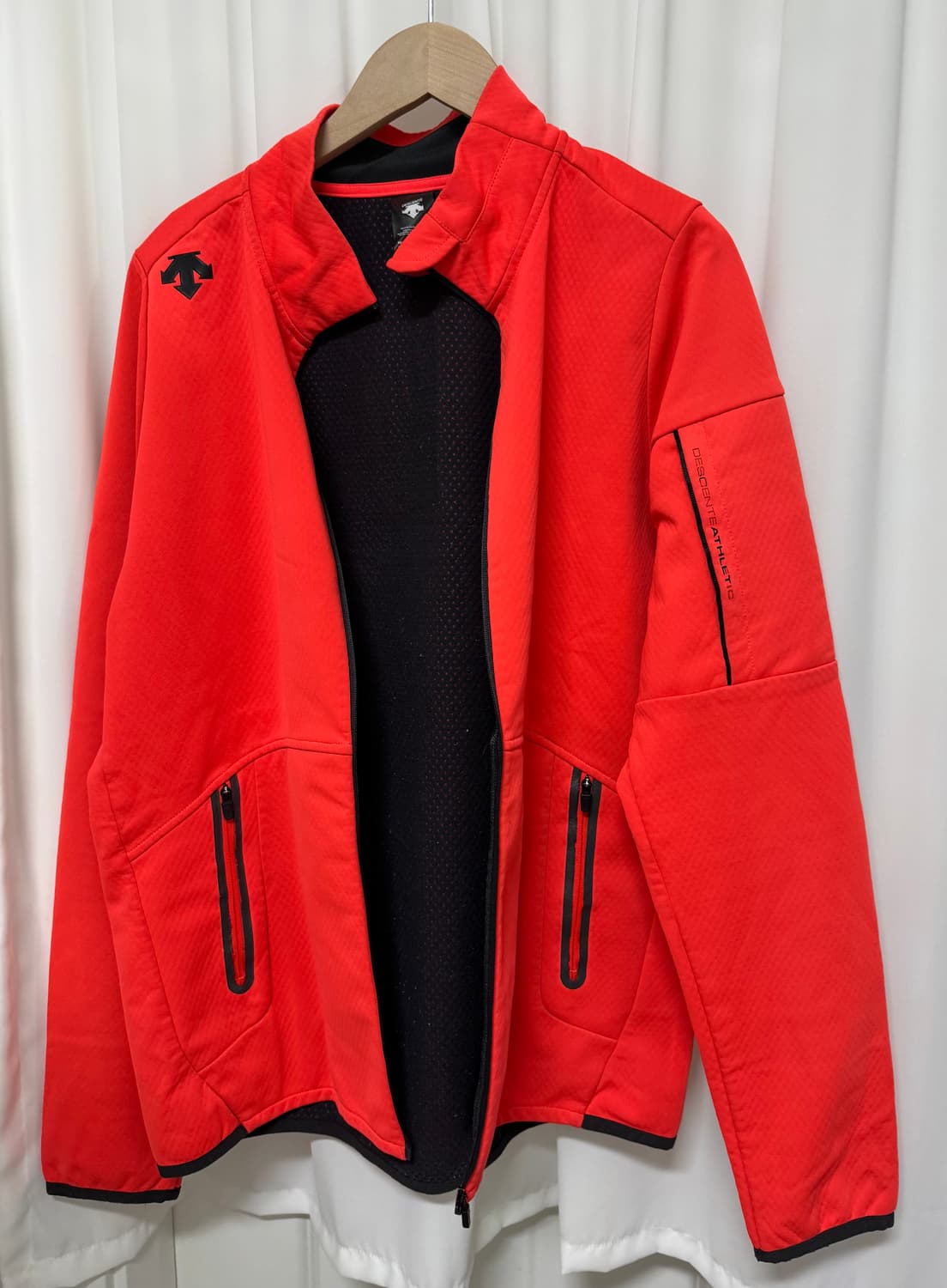 데상트 애슬레틱 트랙 자켓 상품이미지5