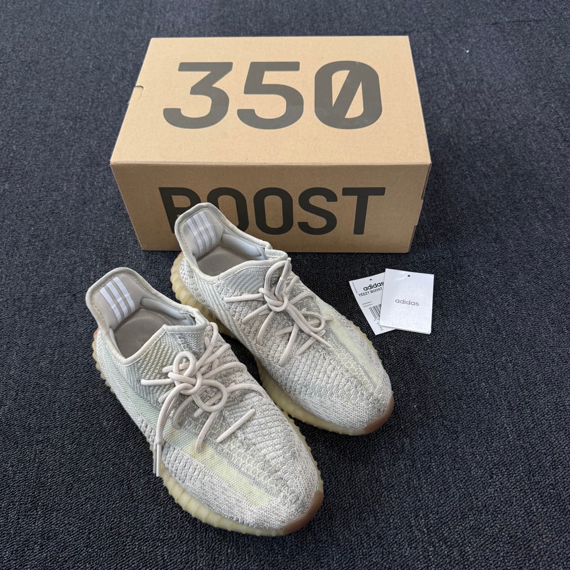 아디다스 이지부스트 350 V2 본 상품이미지1