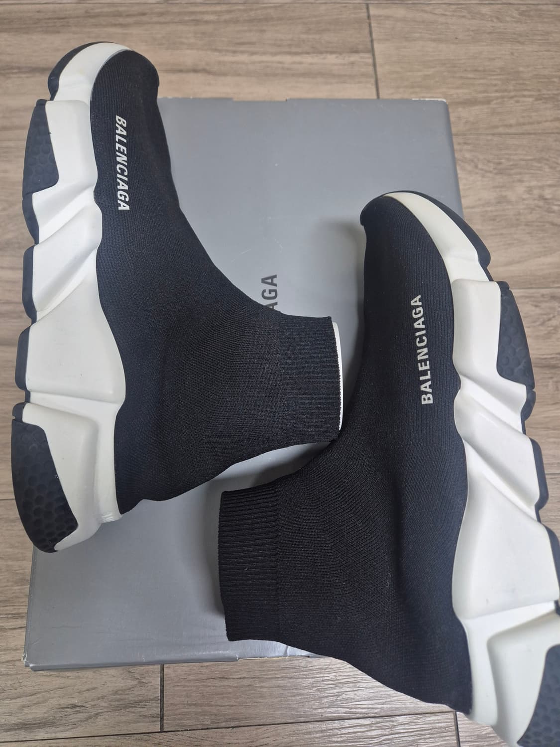 발렌시아가 스피드러너 블랙/화이트 40,260mm 정품 상품이미지3