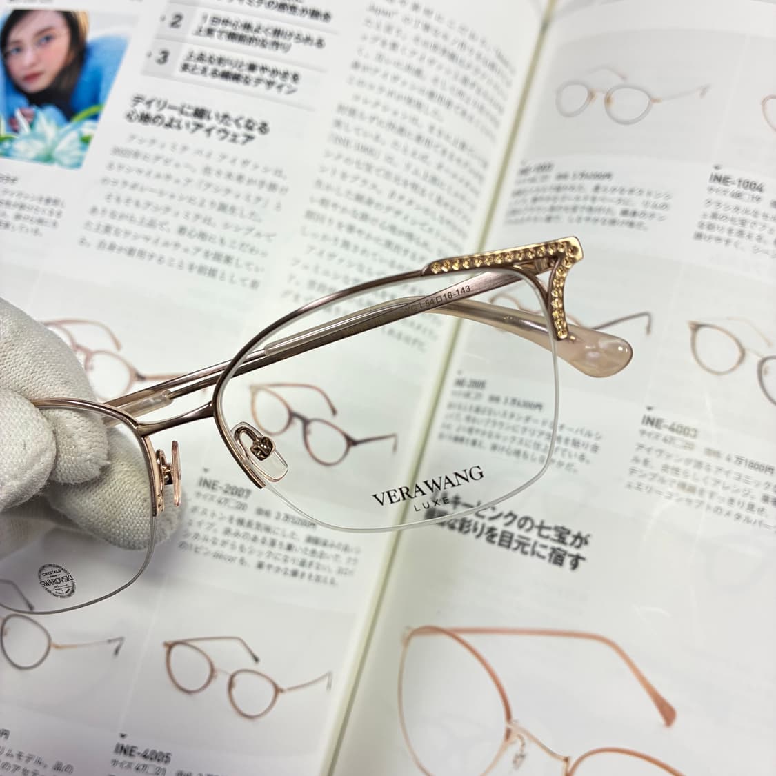 VERA WANG 베라왕 스와로브스키 골드 반무테 티타늄 안경 상품이미지2