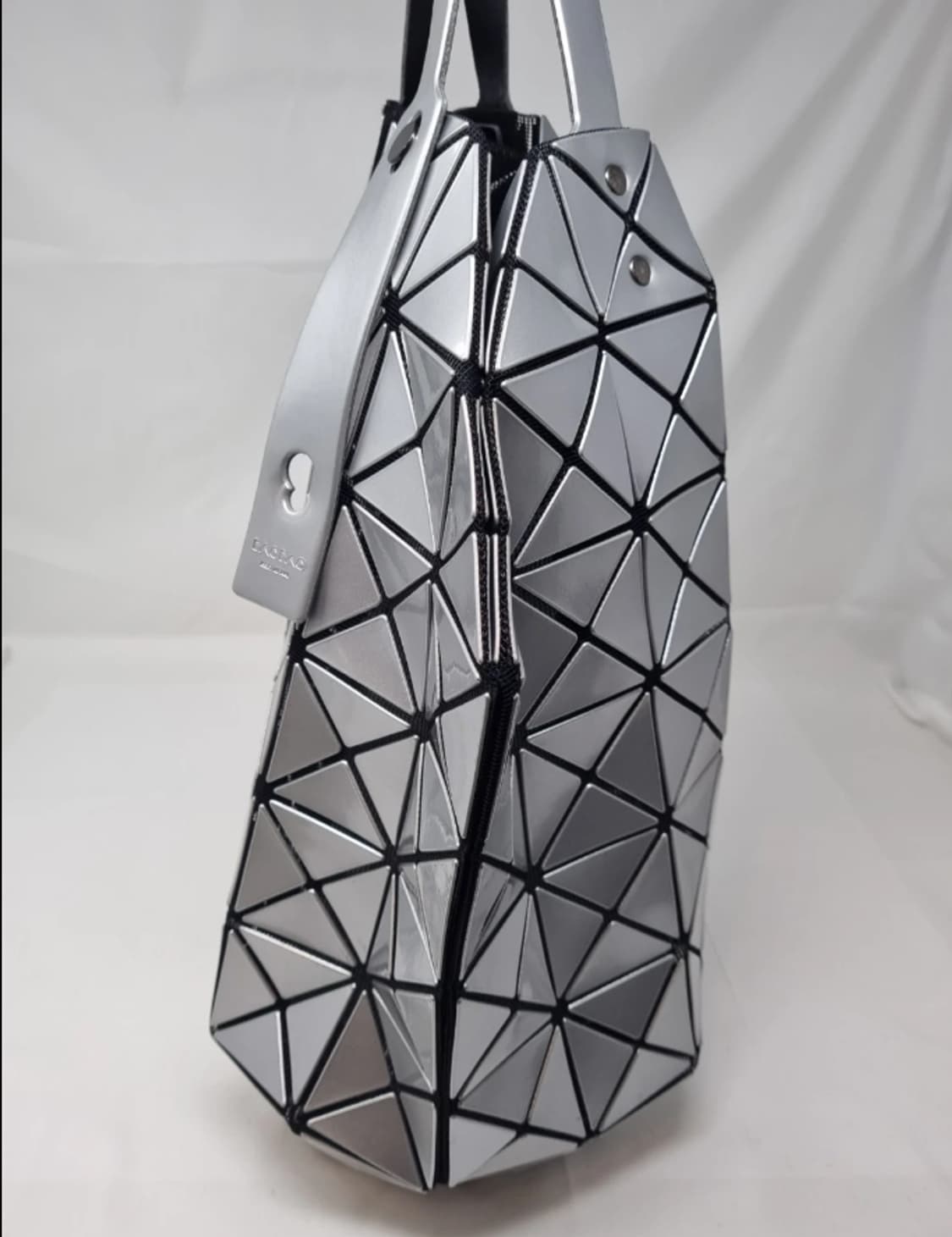 정품 바오바오 이세이미야케 루센트 실버 토트백 상품이미지2