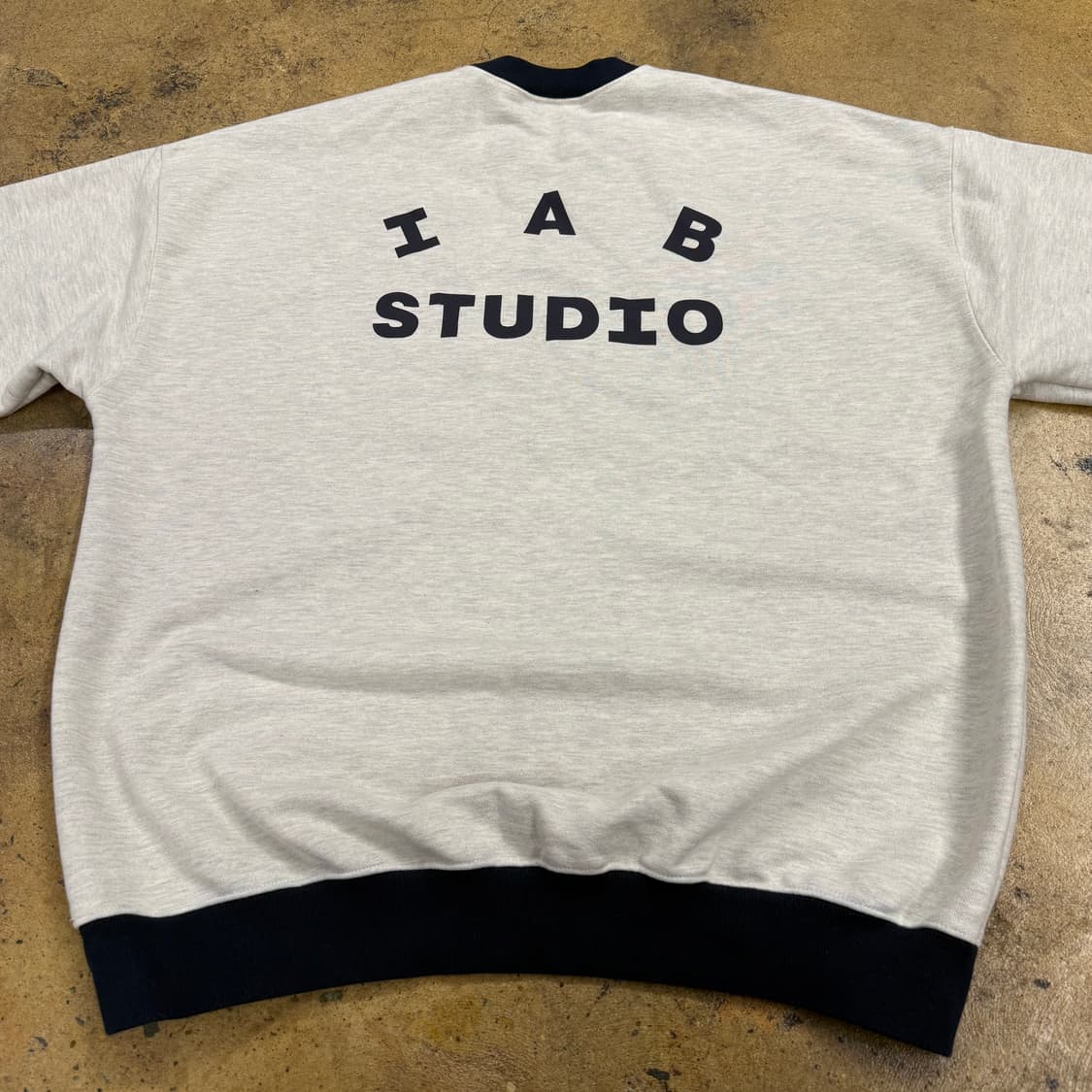 아이앱 스튜디오 맨투맨 상품이미지4