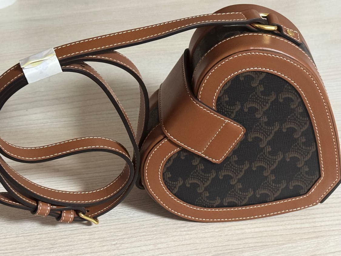 CELINE 셀린느 트리옹프 하트 탬버린백 하트백 상품이미지3