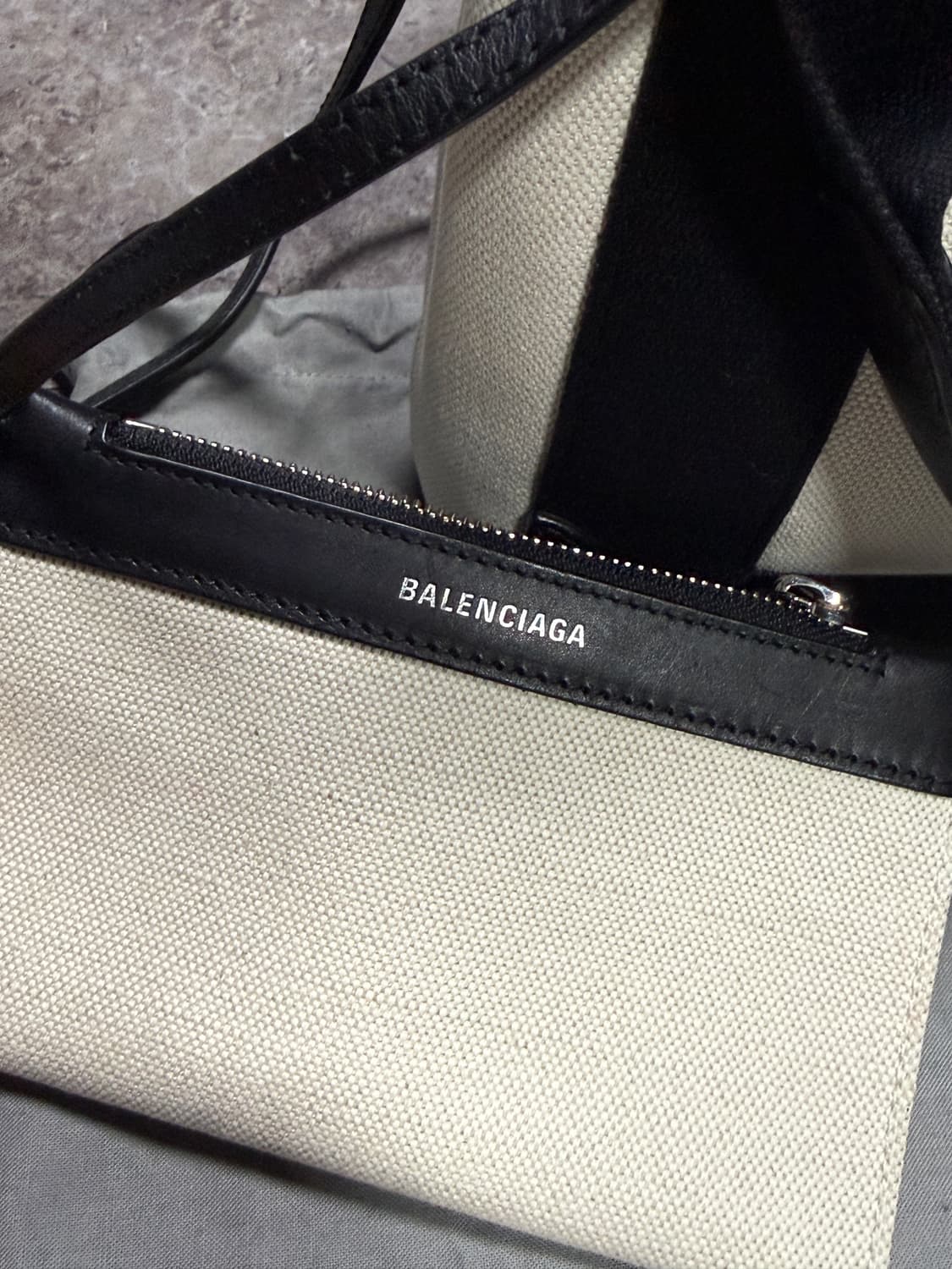 발렌시아가 카바스 xs 토트백  상품이미지4