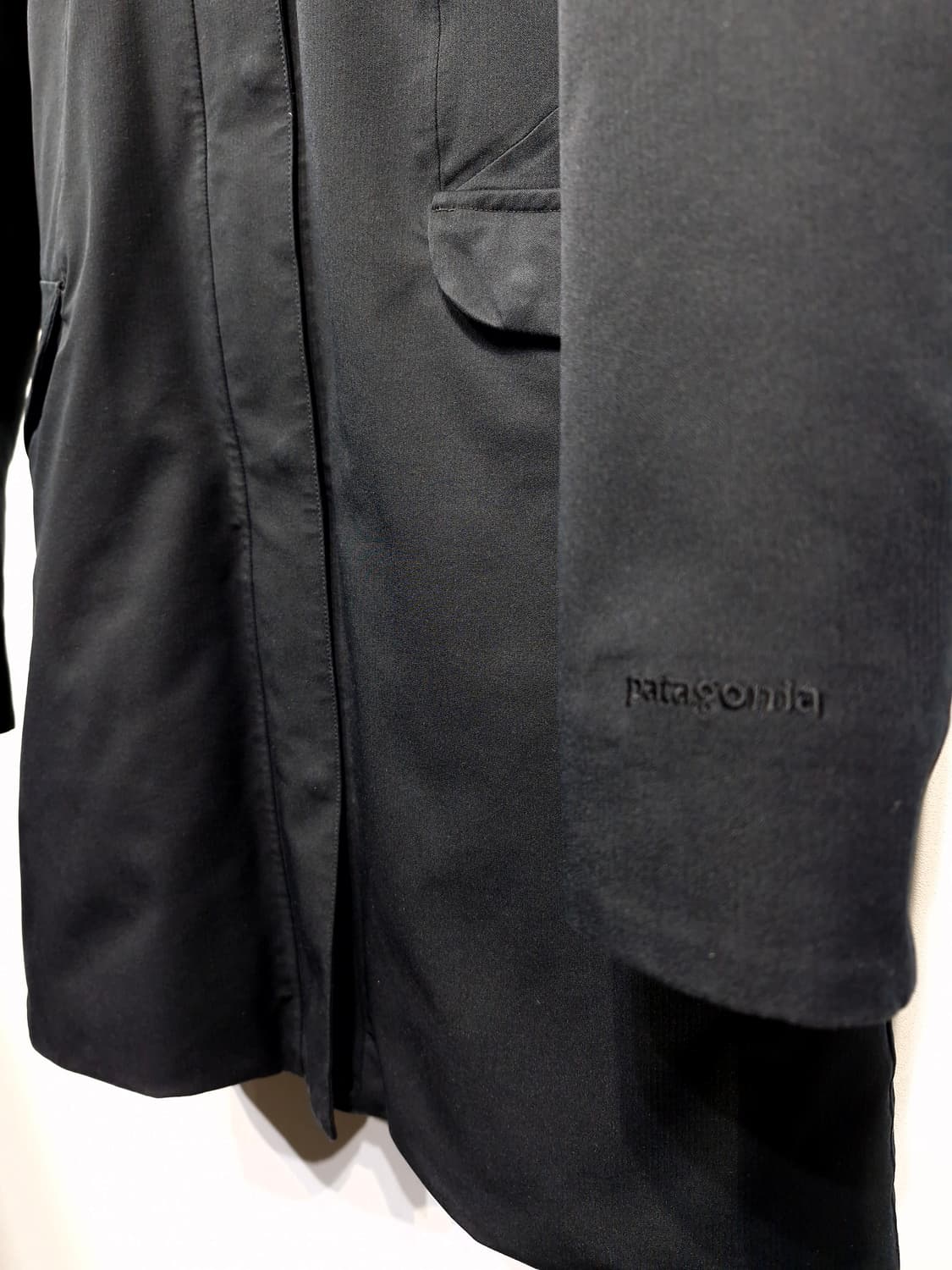 파타고니아(PATAGONIA) 롱 누빔 패딩 블랙 상품이미지4