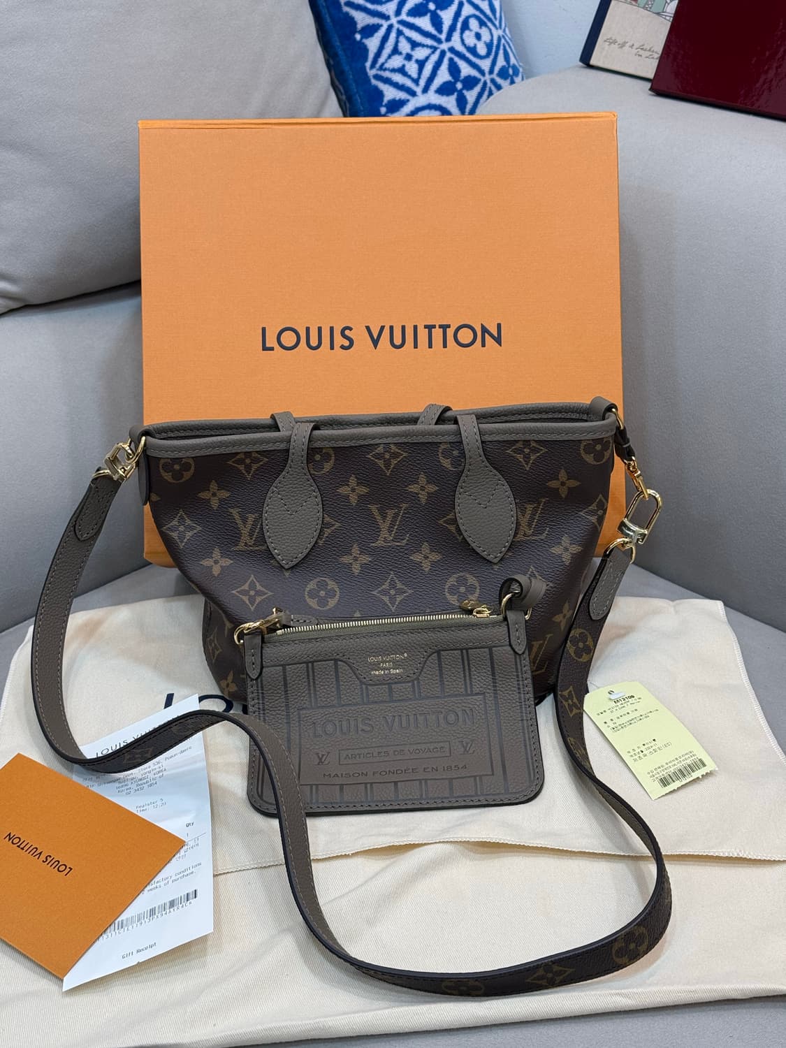 루이비통 모노그램 반둘리에 네버풀 인사이드아웃BB 상품이미지1