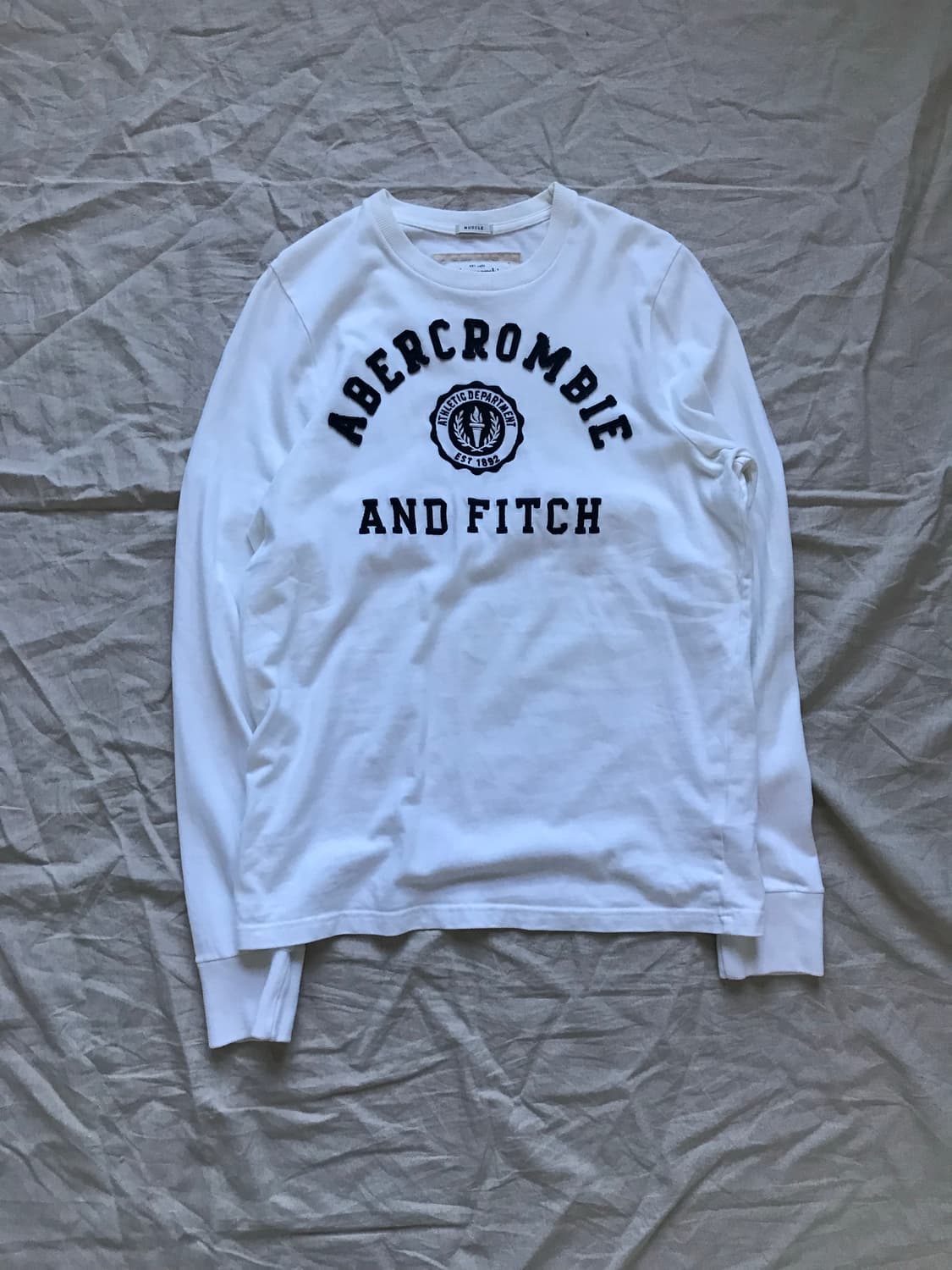 아베크롬비 중앙 자수로고 화이트 롱슬리브 상품이미지5