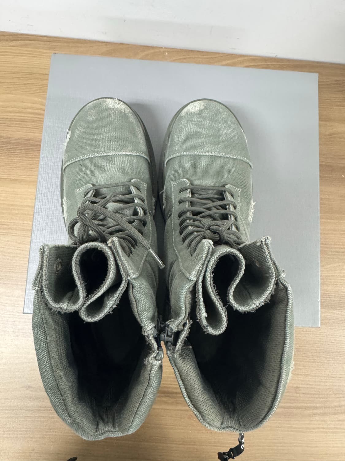 발렌시아가 컴뱃 스트라이크 카키 44 판매합니다 상품이미지5