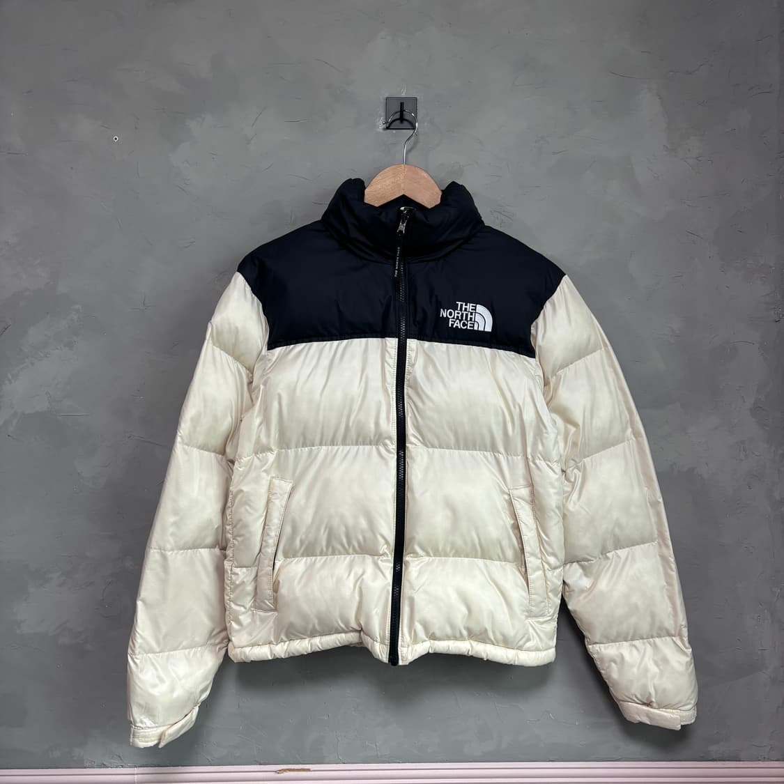 노스페이스 온볼 눕시 자켓 패딩 크림 상품이미지1