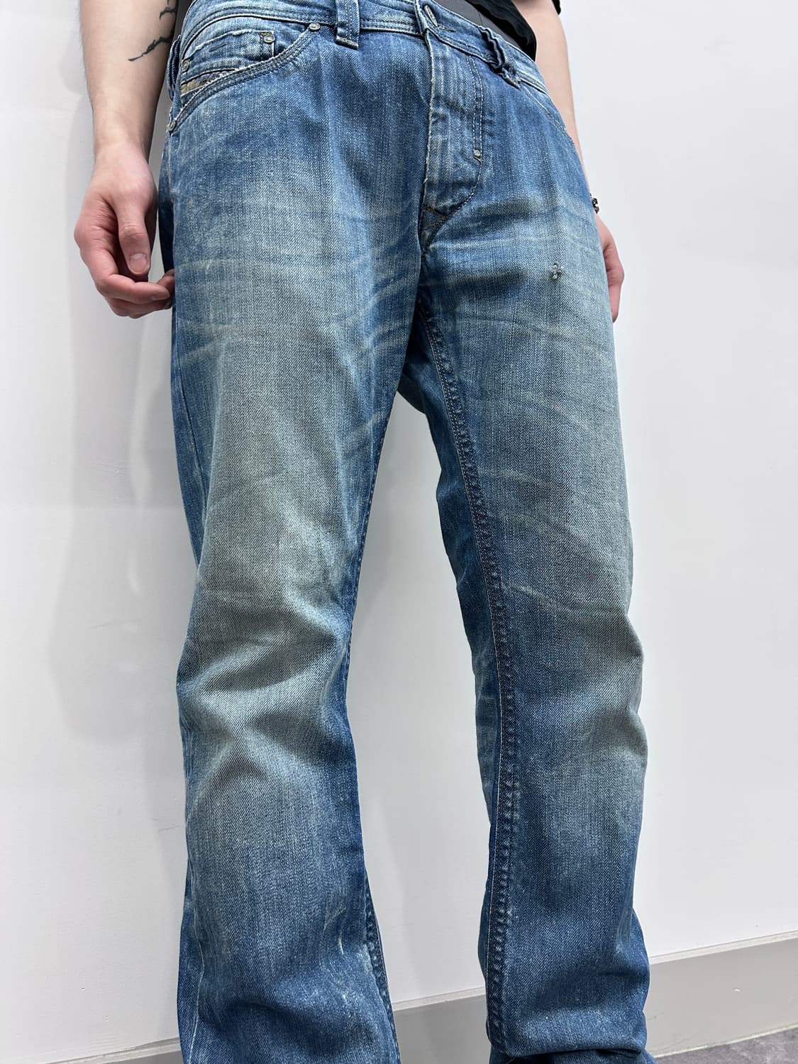 디젤 Thanaz 라이트 워싱 데님 팬츠 상품이미지2