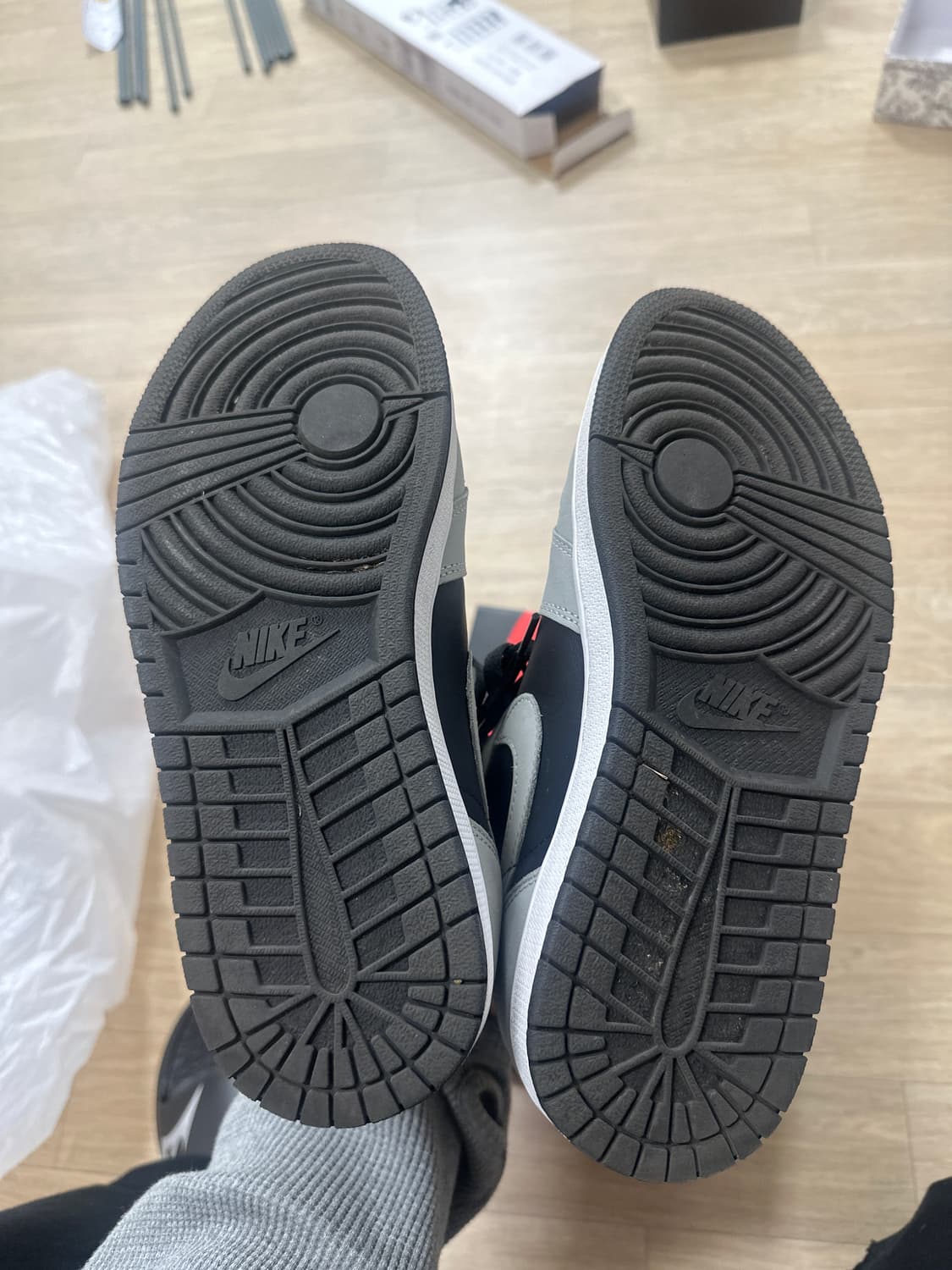 나이키 에어 조던 1 하이 OG 쉐도우 (270) 상품이미지5