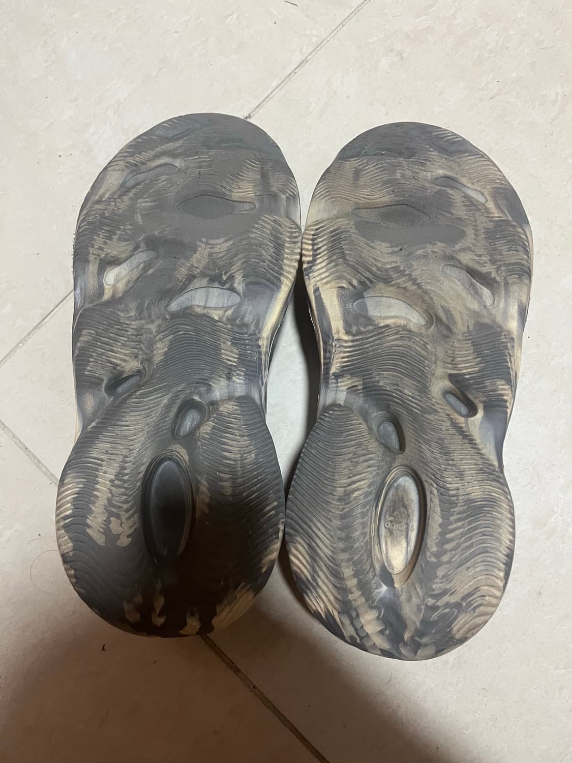 [급처] 이지 폼러너 문그레이 275 상품이미지2