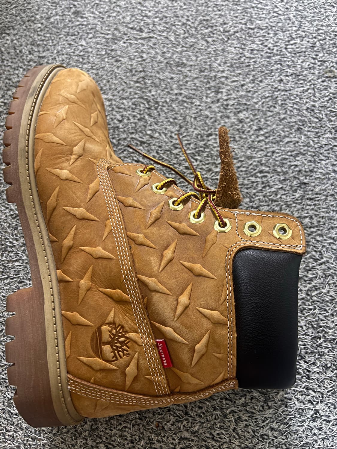 슈프림X팀버랜드 다이아몬드 6인치 부츠 판매합니다 상품이미지1