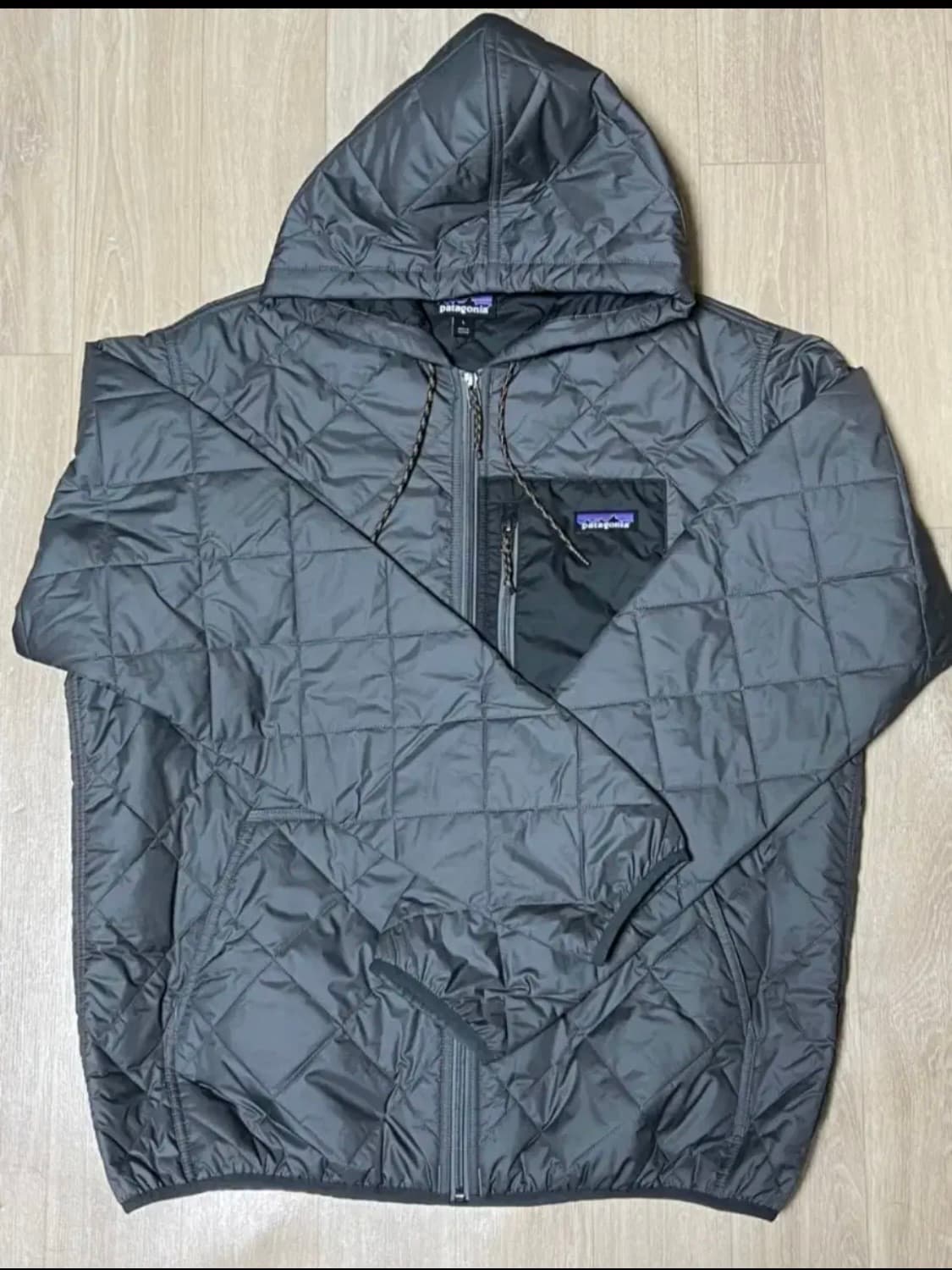 파타고니아 경량패딩 다이아몬드 봄버 후디 L 상품이미지1
