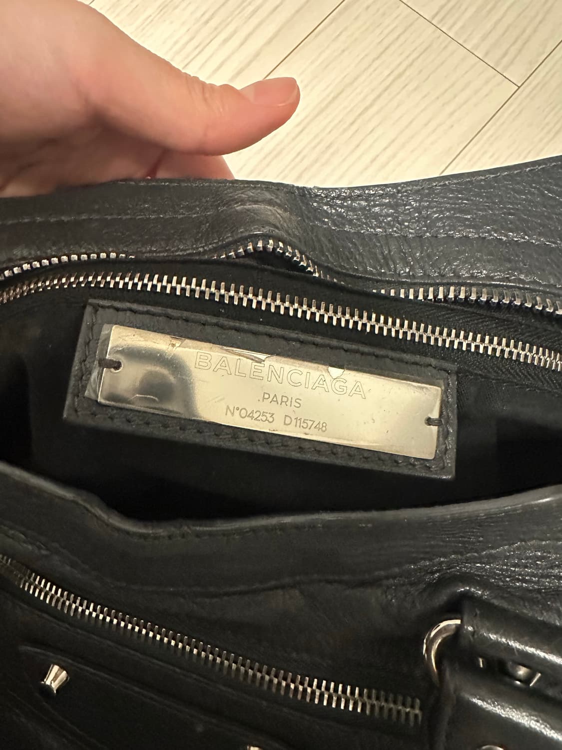 발렌시아가 모터백 미디움 그레이 상품이미지2