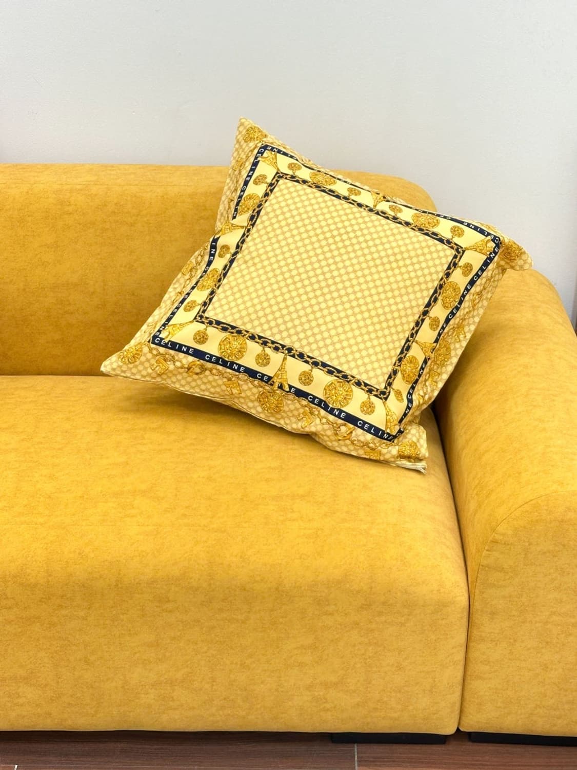 [새상품] celine / 셀린느 로고 쿠션 커버 세트  상품이미지5