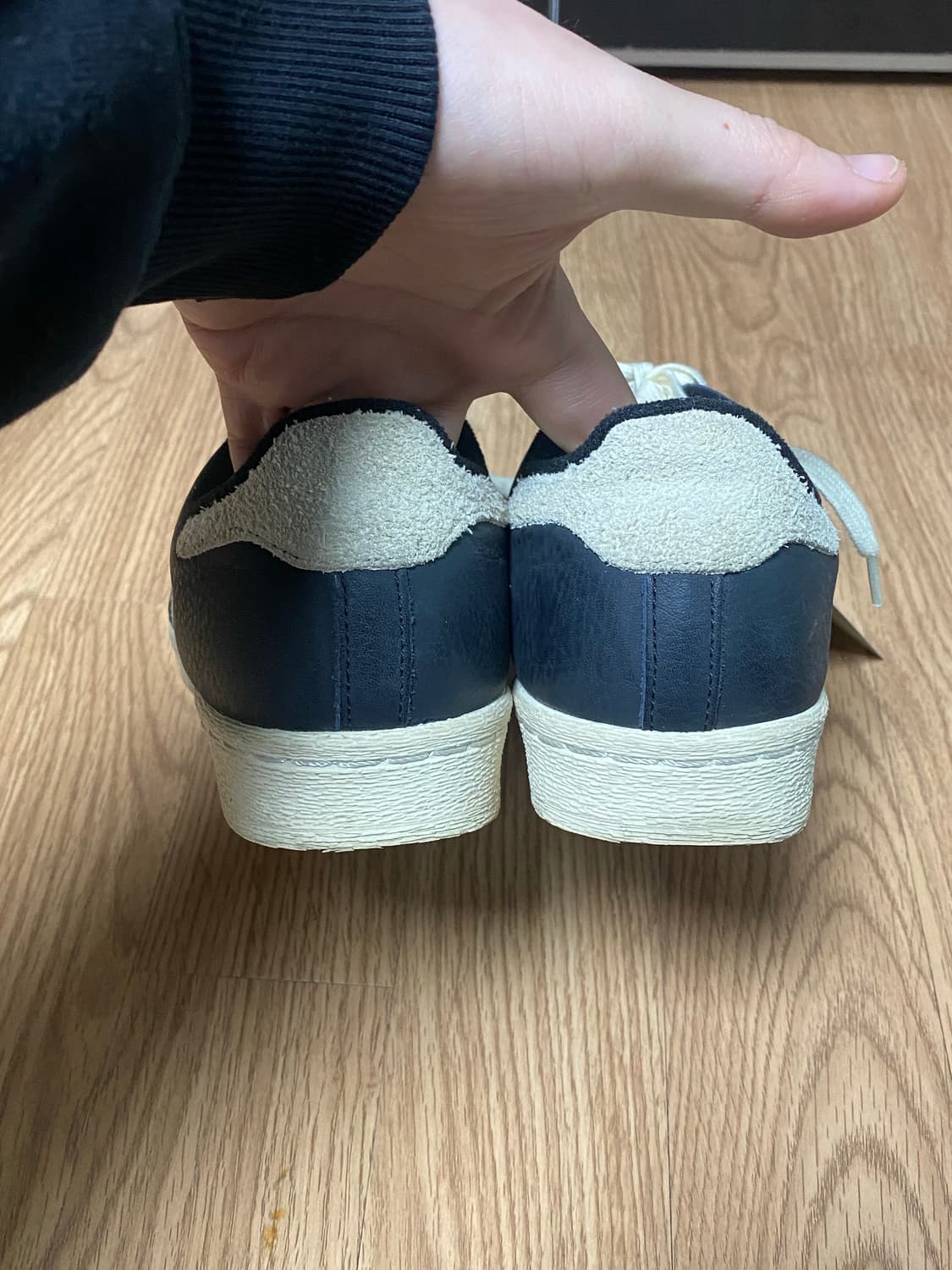 아디다스 슈퍼스타 82 블랙/화이트 상품이미지4