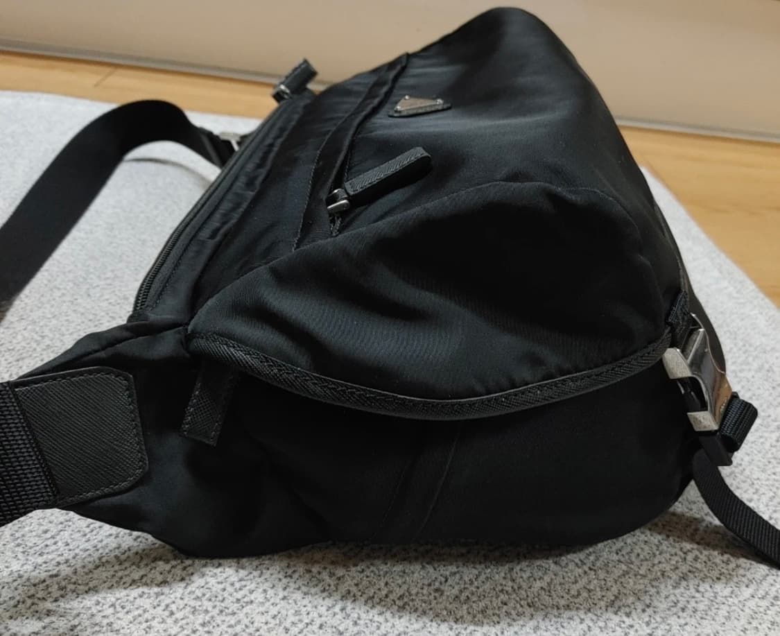 [L] 프라다 테수토 나일론 바이커백 크로스백 블랙 라지 2VH994 상품이미지5