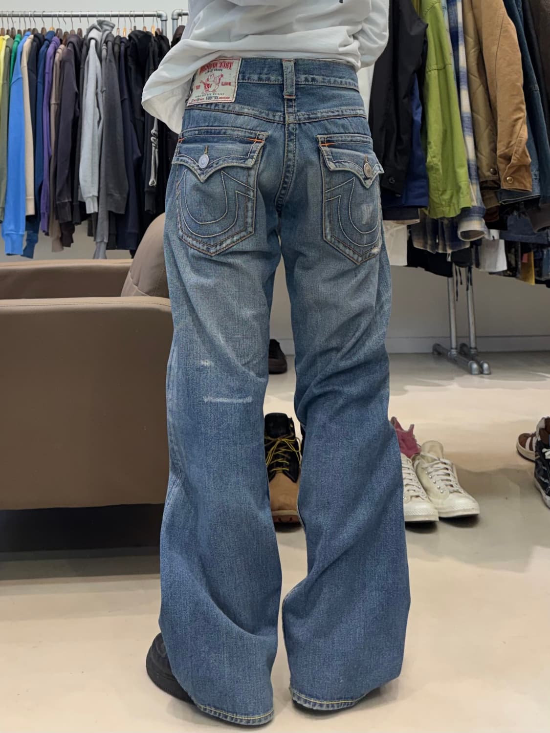 트루릴리젼 조이 빅 T 부츠컷 데님 팬츠 상품이미지6