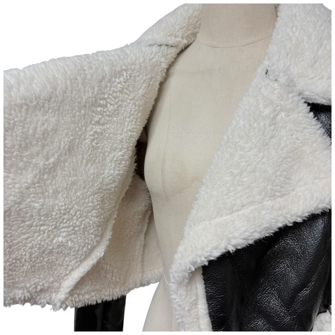 3751 블랙 안감퍼 크롭 무스탕 자켓 상품이미지4