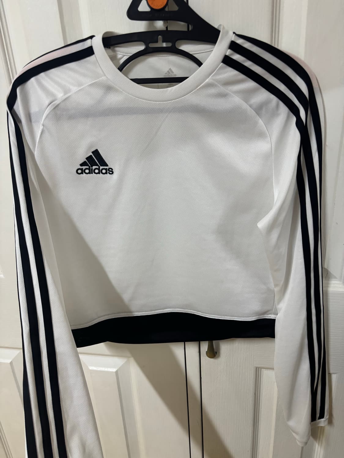 아디다스 흰검 크롭 롱슬리브 상품이미지1