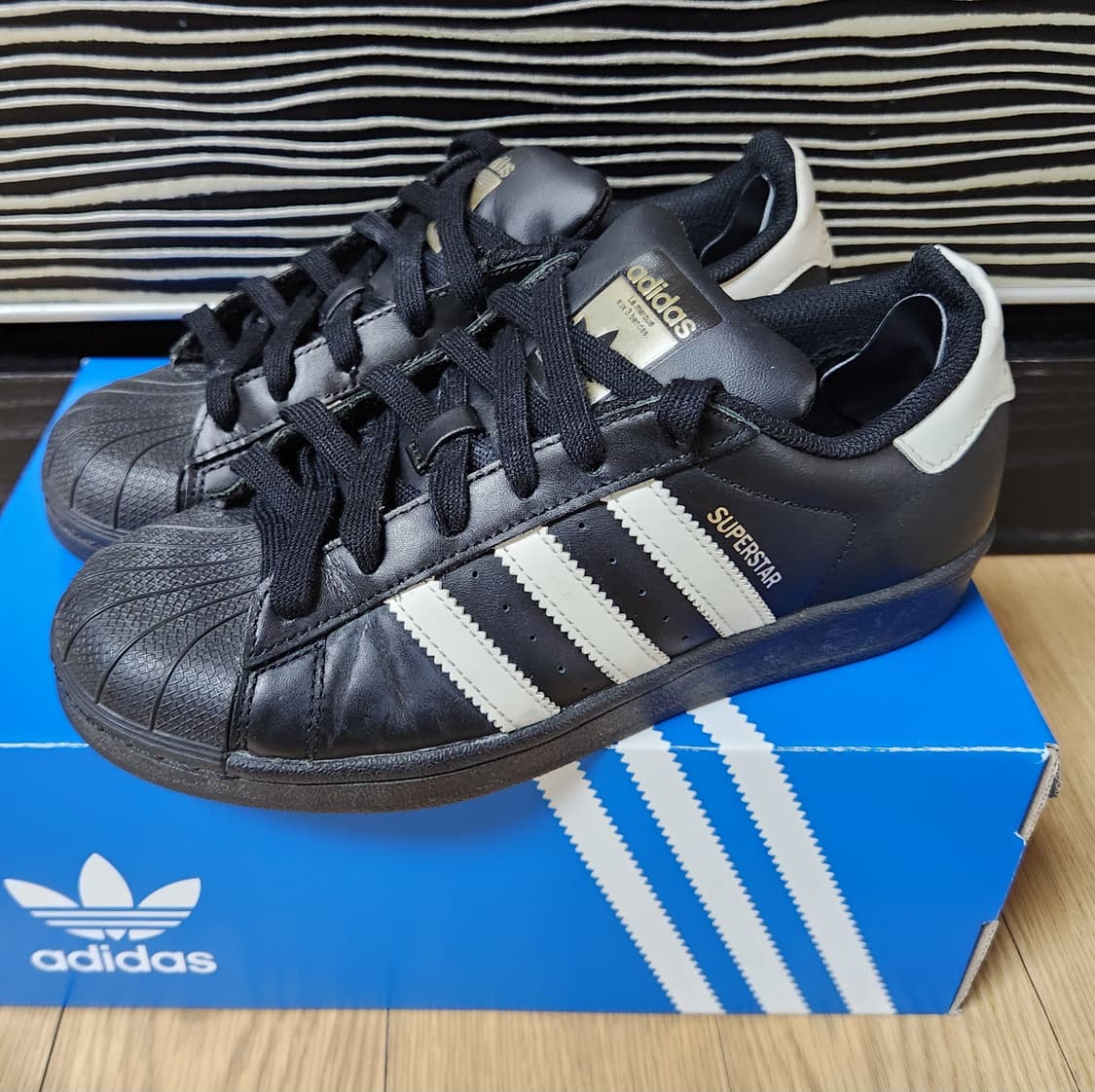 adidas 아디다스 슈퍼스타 블랙 & 화이트 
스니커즈, 운동화 230 상품이미지1