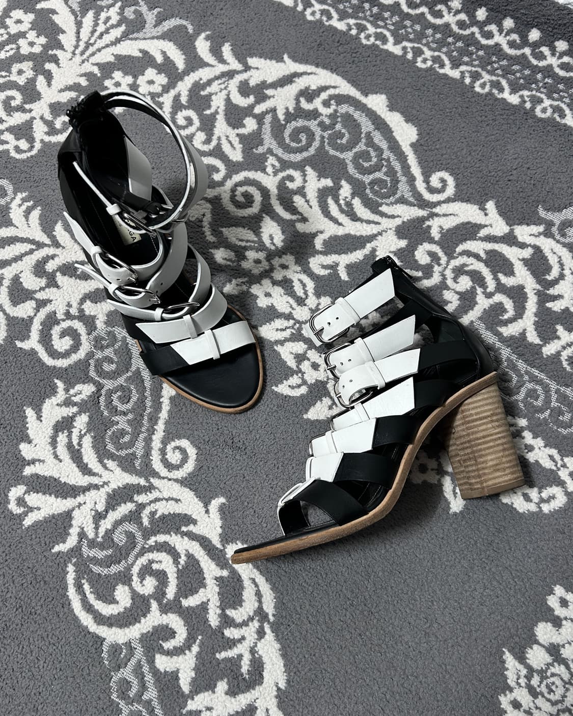 00’s Balenciaga 7-Buckle Heel Sandal 상품이미지1