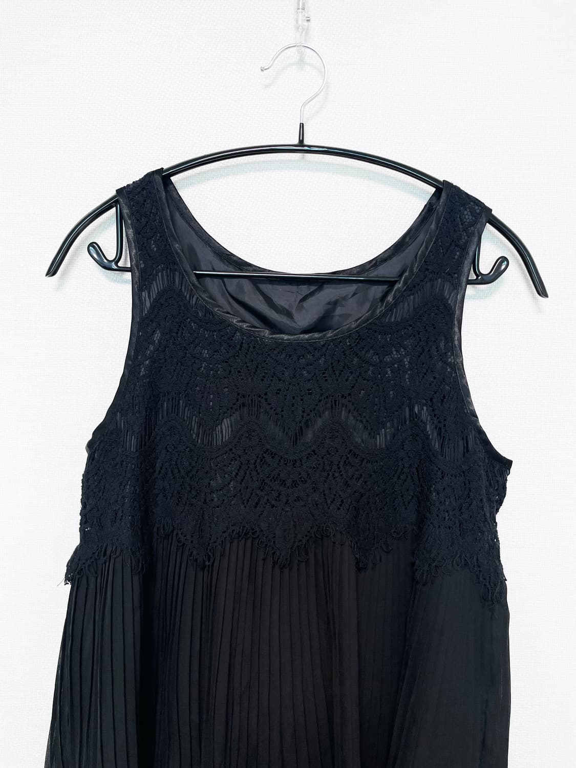 Lace & Pleats Sheer Sleeveless - Black 상품이미지6
