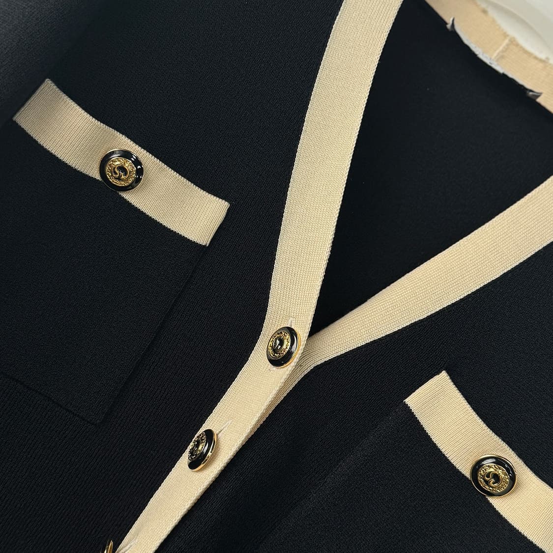 센존 엠블럼 버튼 니트 가디건 상품이미지2