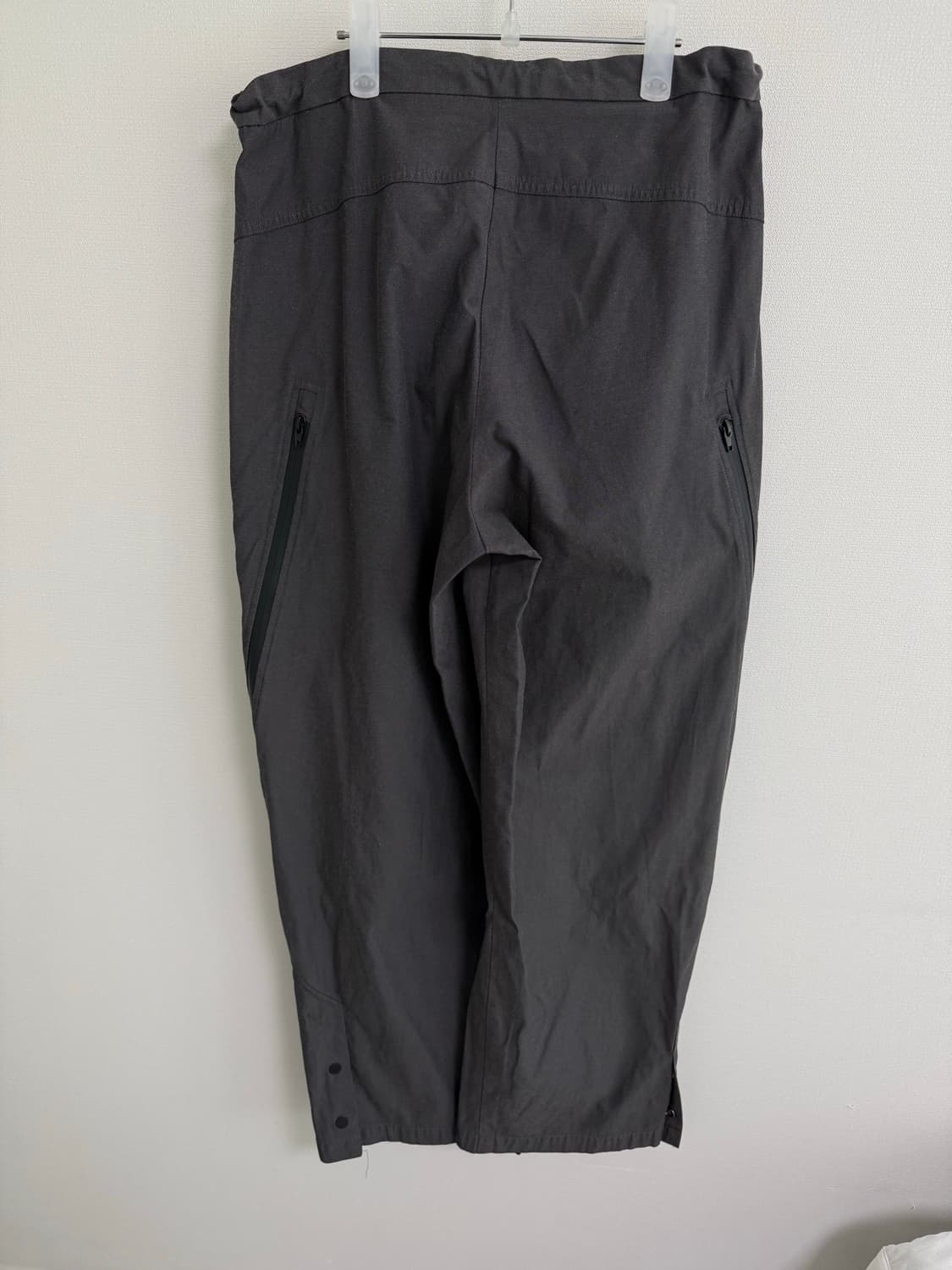 쿠어 유틸리티 지퍼 플랩 팬츠 (차콜그레이) 상품이미지2