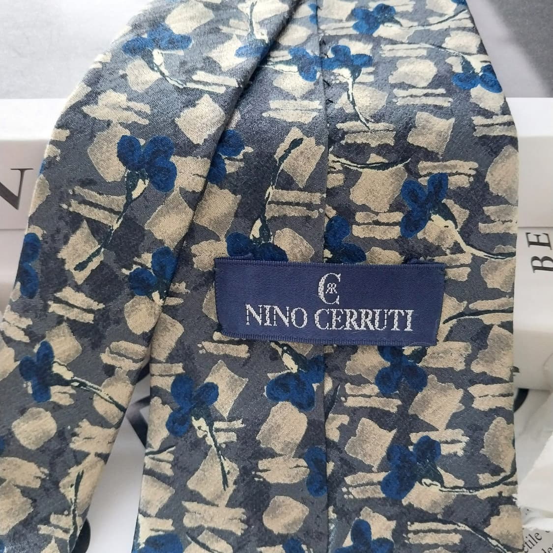 니노 세루티 실크 네이비 플라워 패턴 넥타이 9.3cm A등급 K1212 상품이미지5