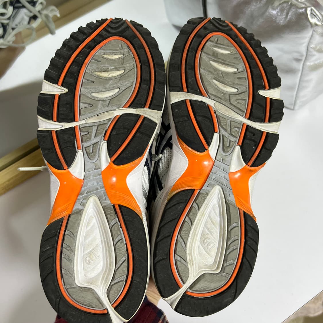 아식스 젤 1090 화이트미드나잇 230 상품이미지6