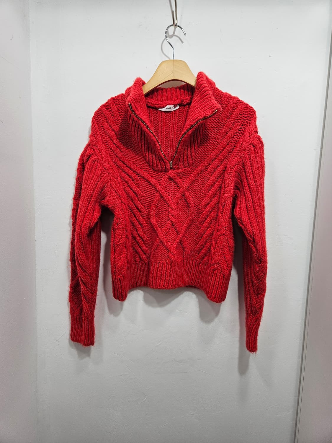 망고(MNG  Mango) 빨간색 케이블 니트 S 상품이미지1