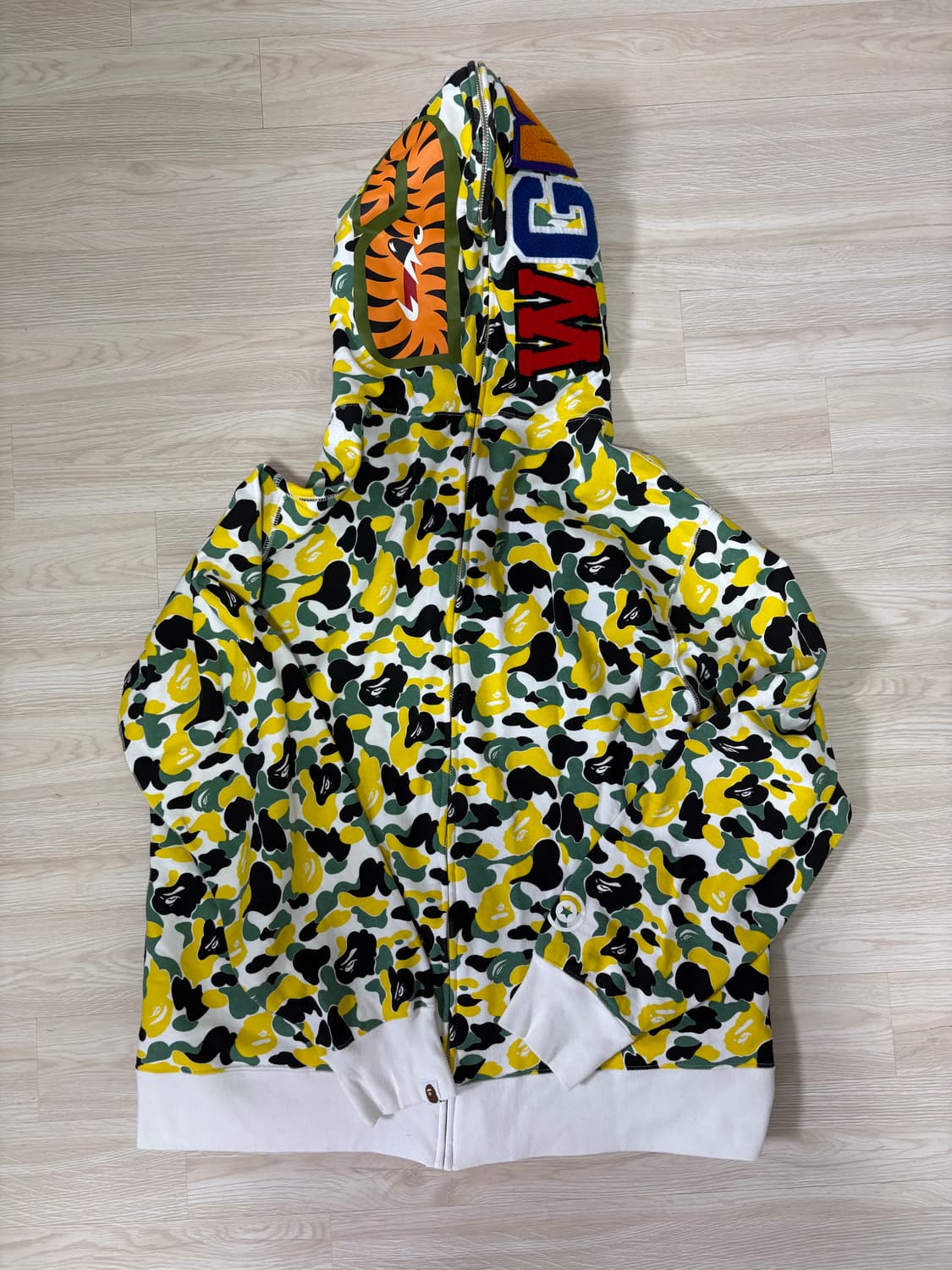 베이프 오사카 한정판 세퍼레이트 샤크후드집업 2xl 판매합니다 상품이미지3