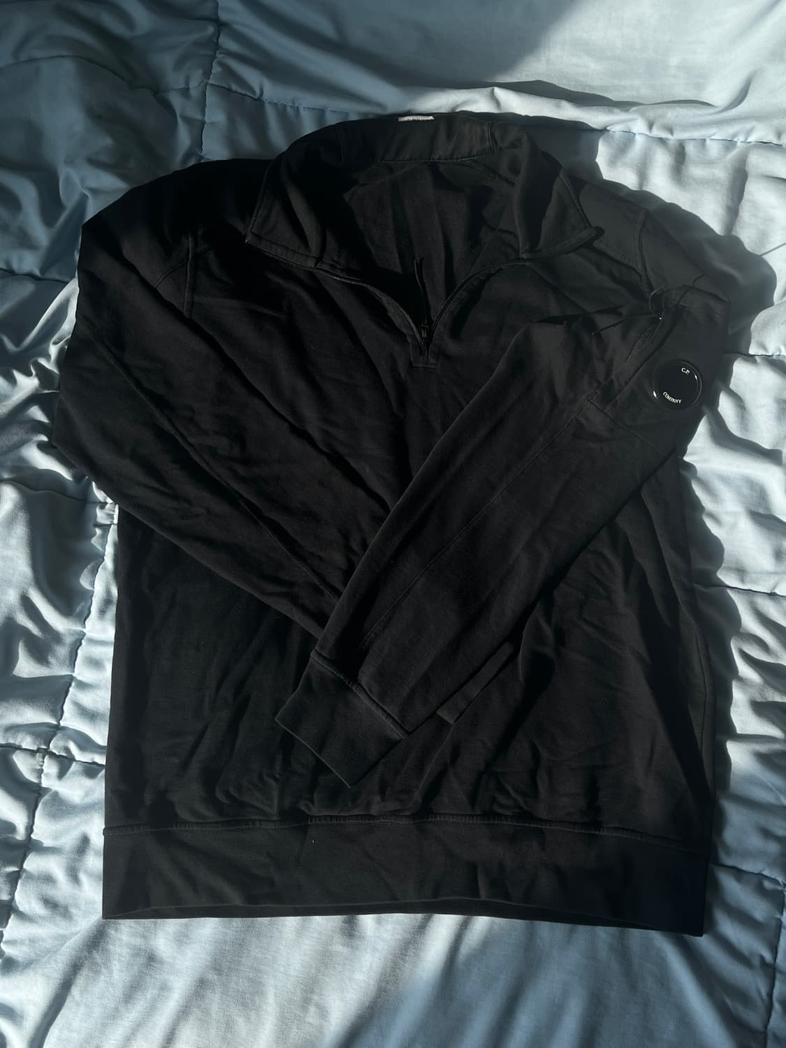 CP 컴퍼니 렌즈 와펜 반집업 블랙 L 상품이미지1