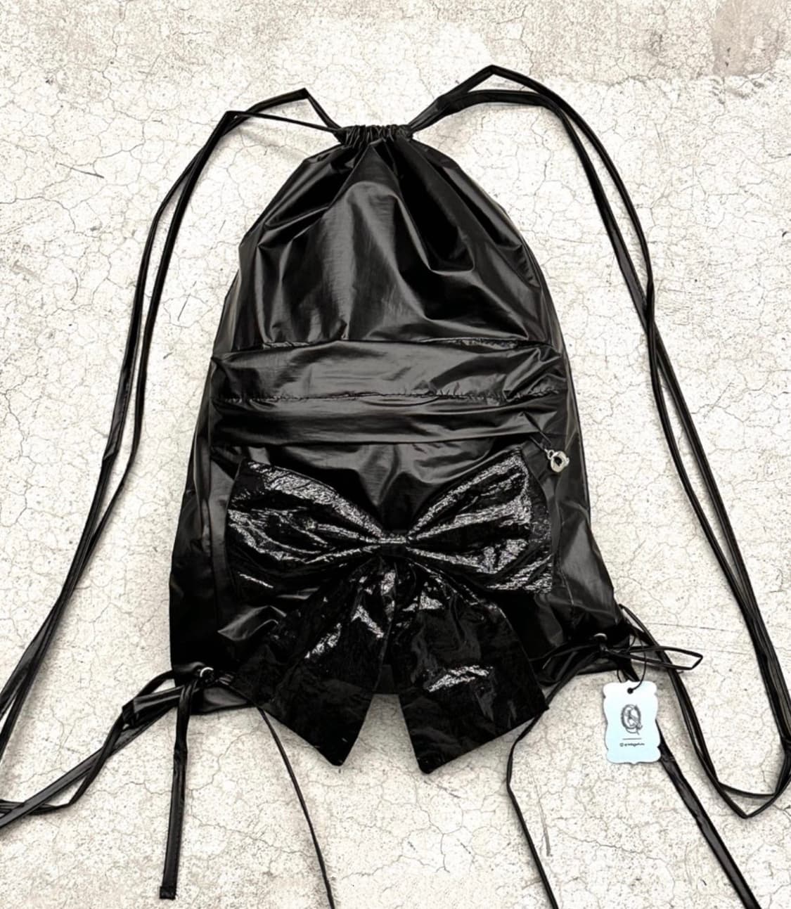 큐빈티지 큐메이드 블랙 리본 짐색 가방 상품이미지1