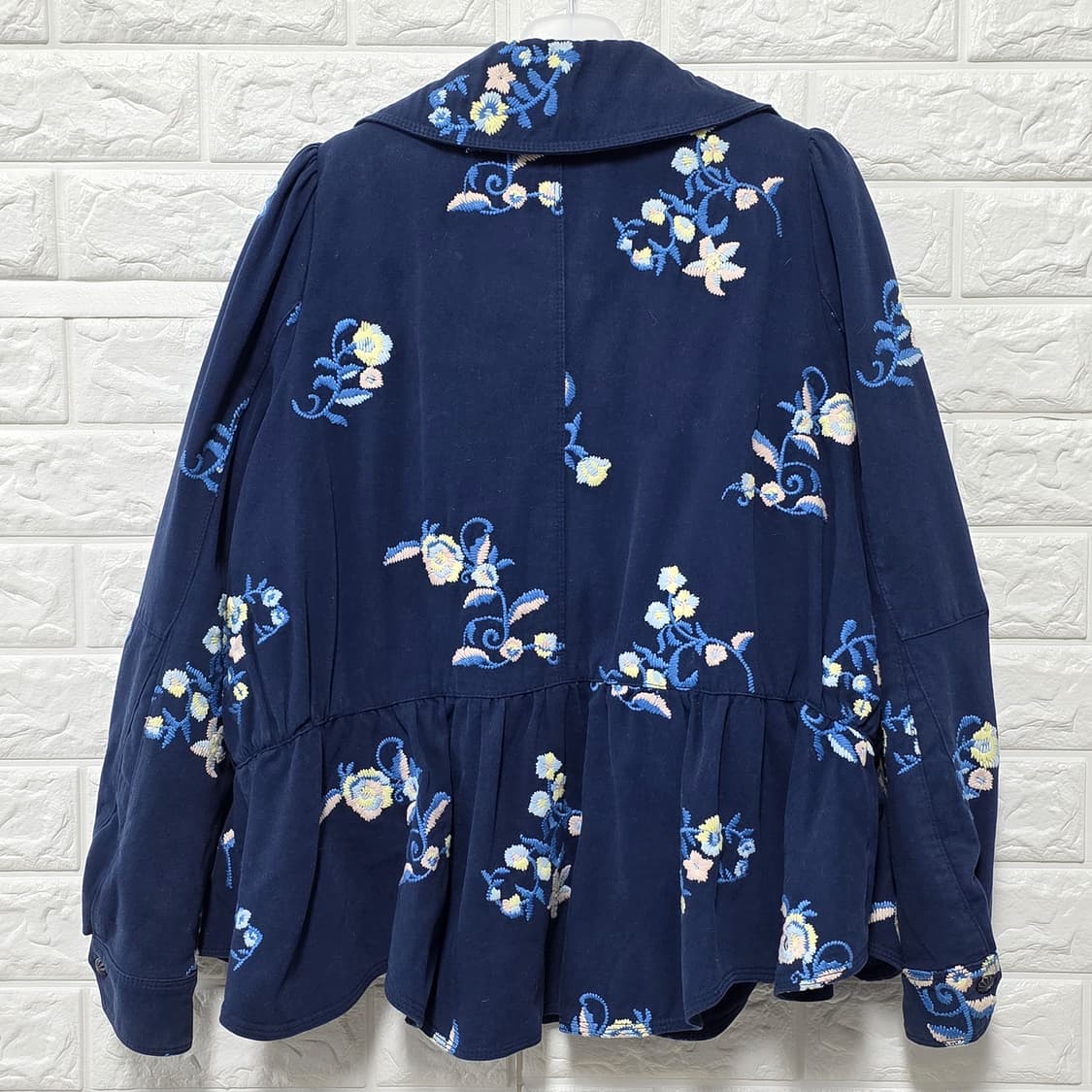 택포) M 한섬 오즈세컨 꽃자수 네이비 자켓 상품이미지4