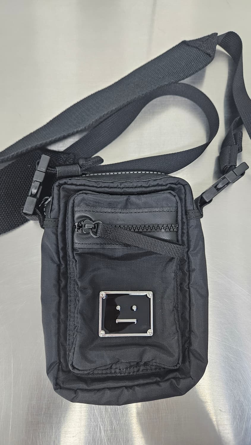 아크네스튜디오 이모지 크로스백 상품이미지1