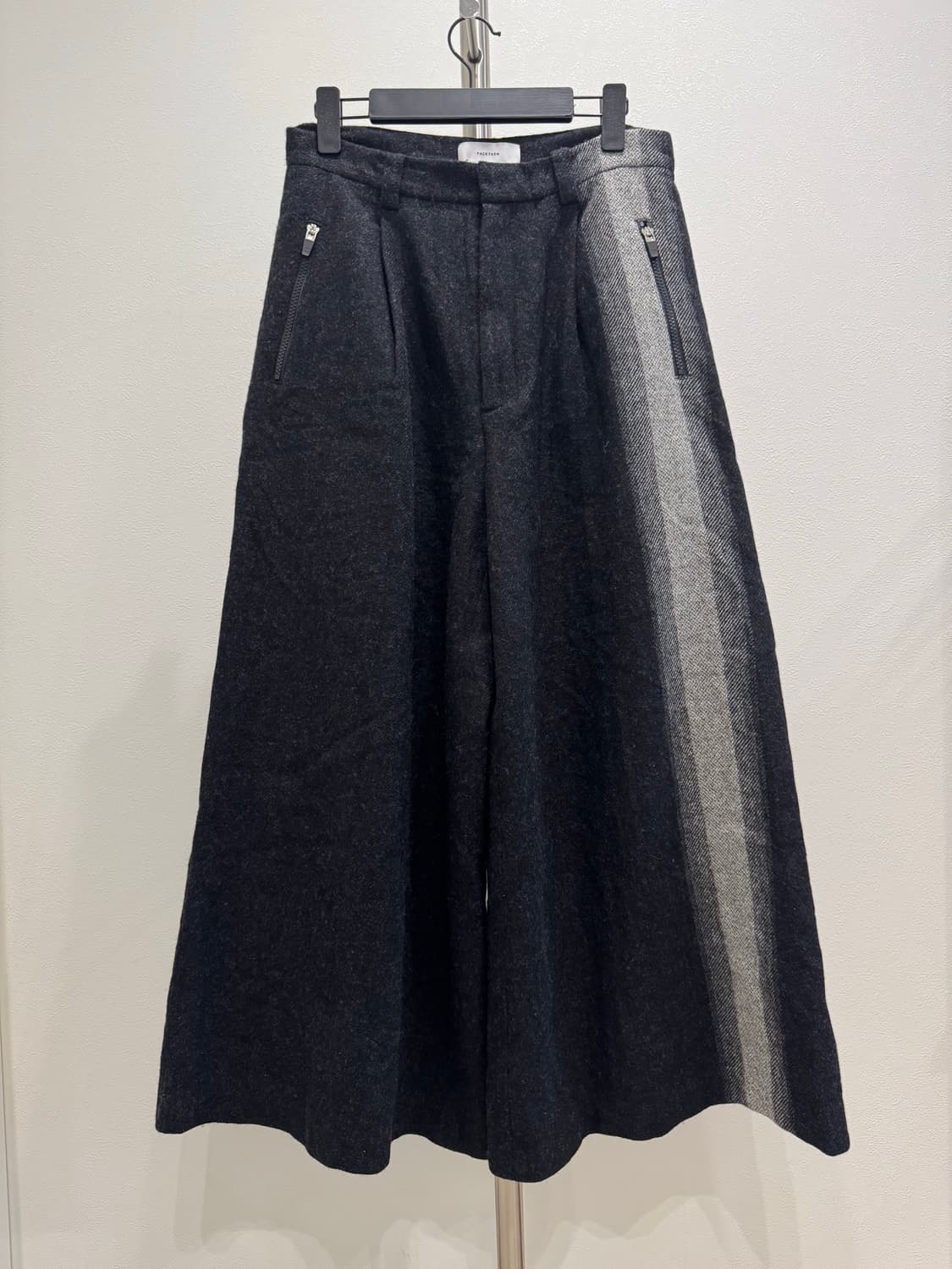 파세타즘 와이드 울 사이드스트라이프 트라우저 상품이미지1