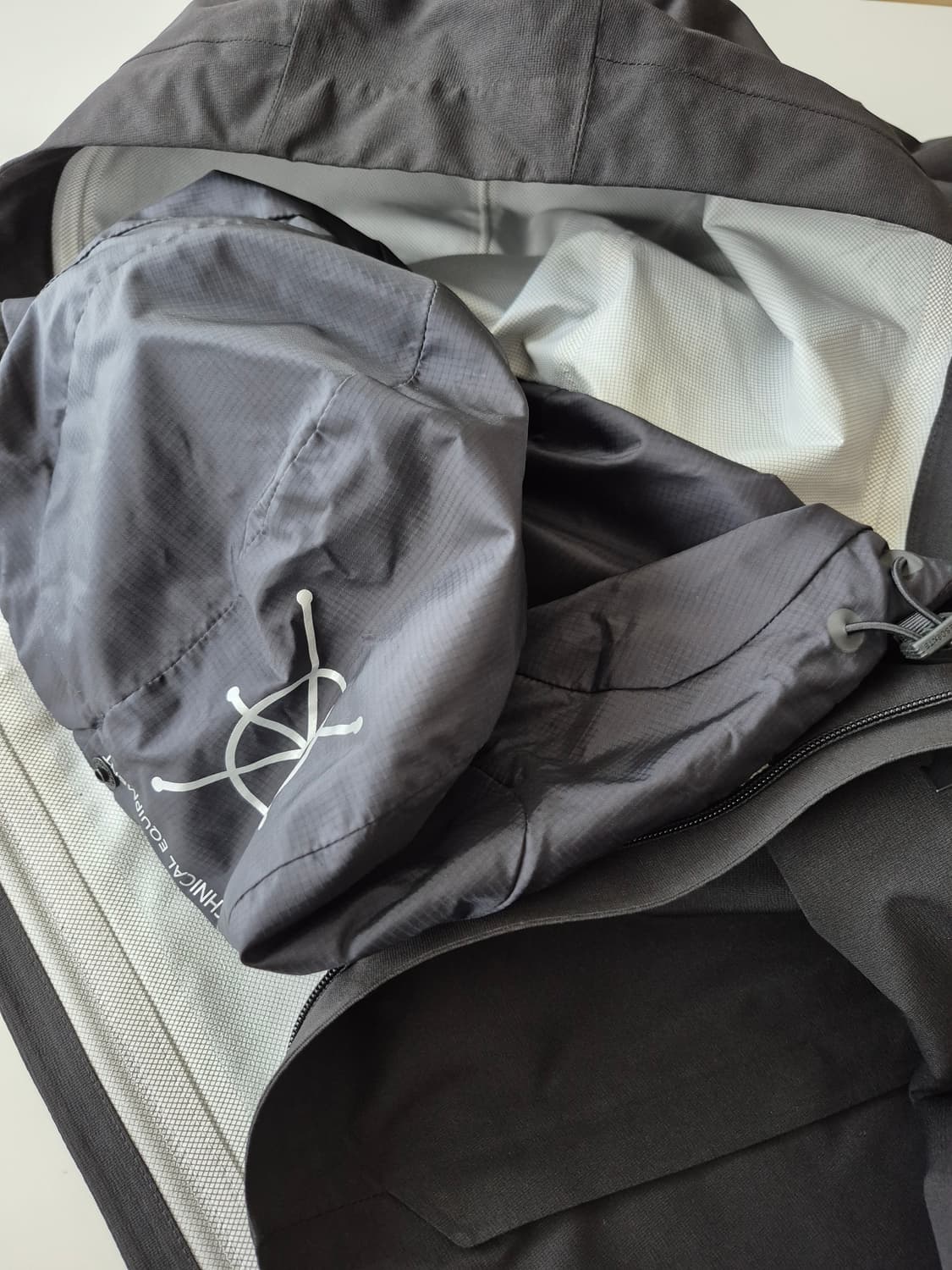 데상트  듀얼리스 네비게이터 방수우븐 자켓 상품이미지7