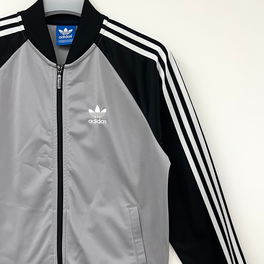 아디다스 니고 베어 25주년 한정판 그레이 블랙 트랙탑 져지 상품이미지4