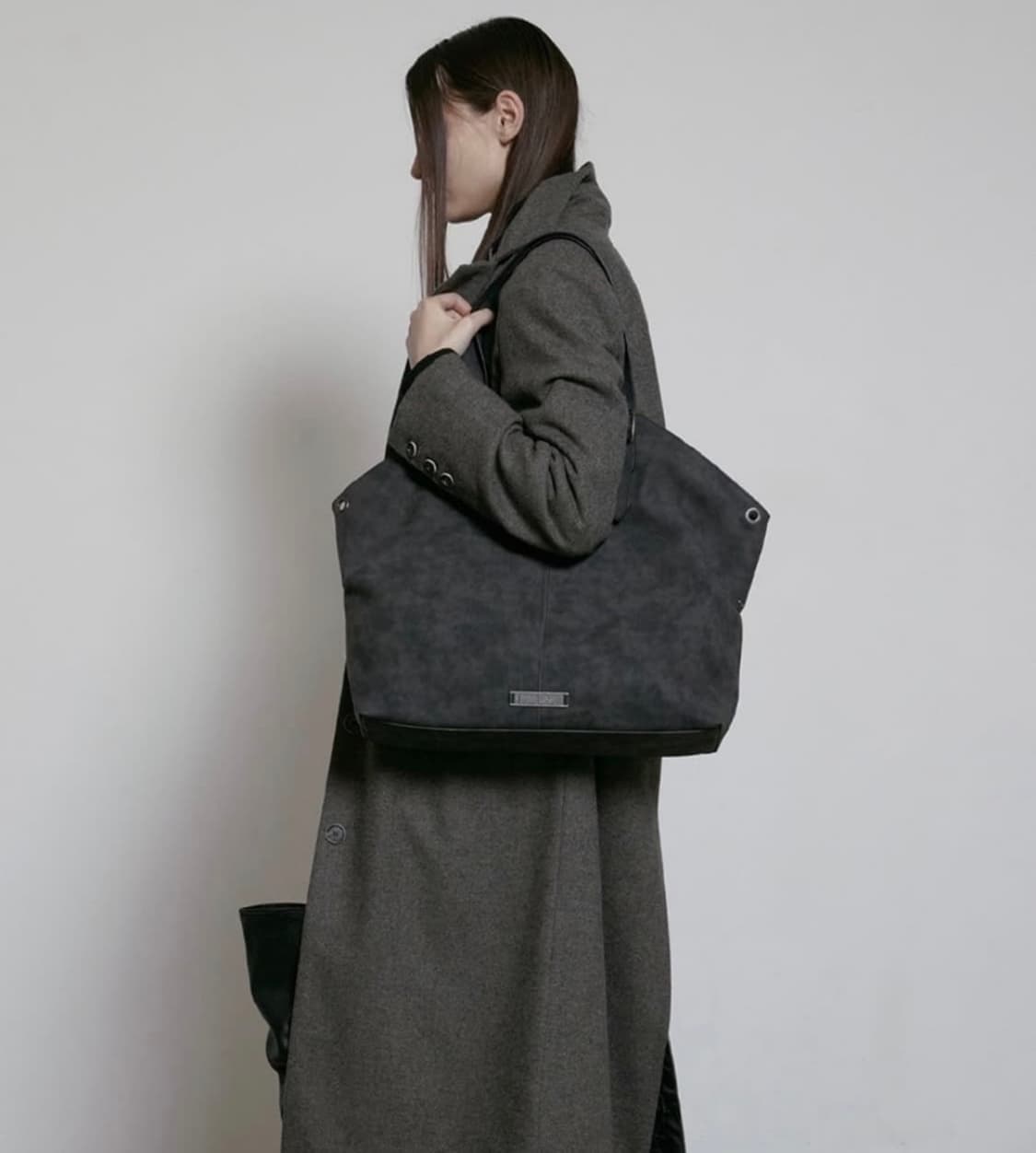 보헤미안서울 벨티드 셔링 레더 숄더백 차콜 브라운 상품이미지2