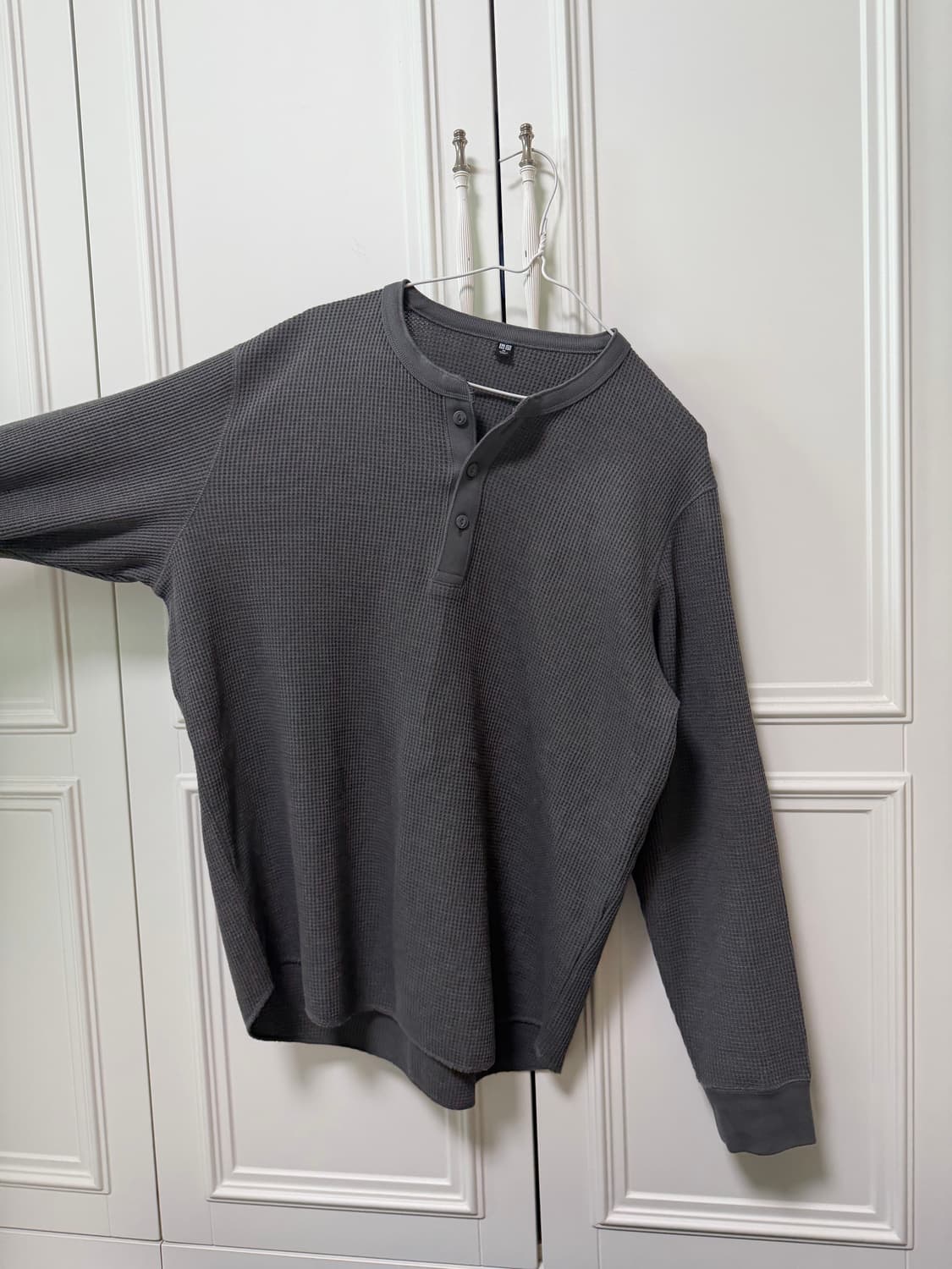 유니클로 와플 헨리넥 다크그레이 상품이미지2