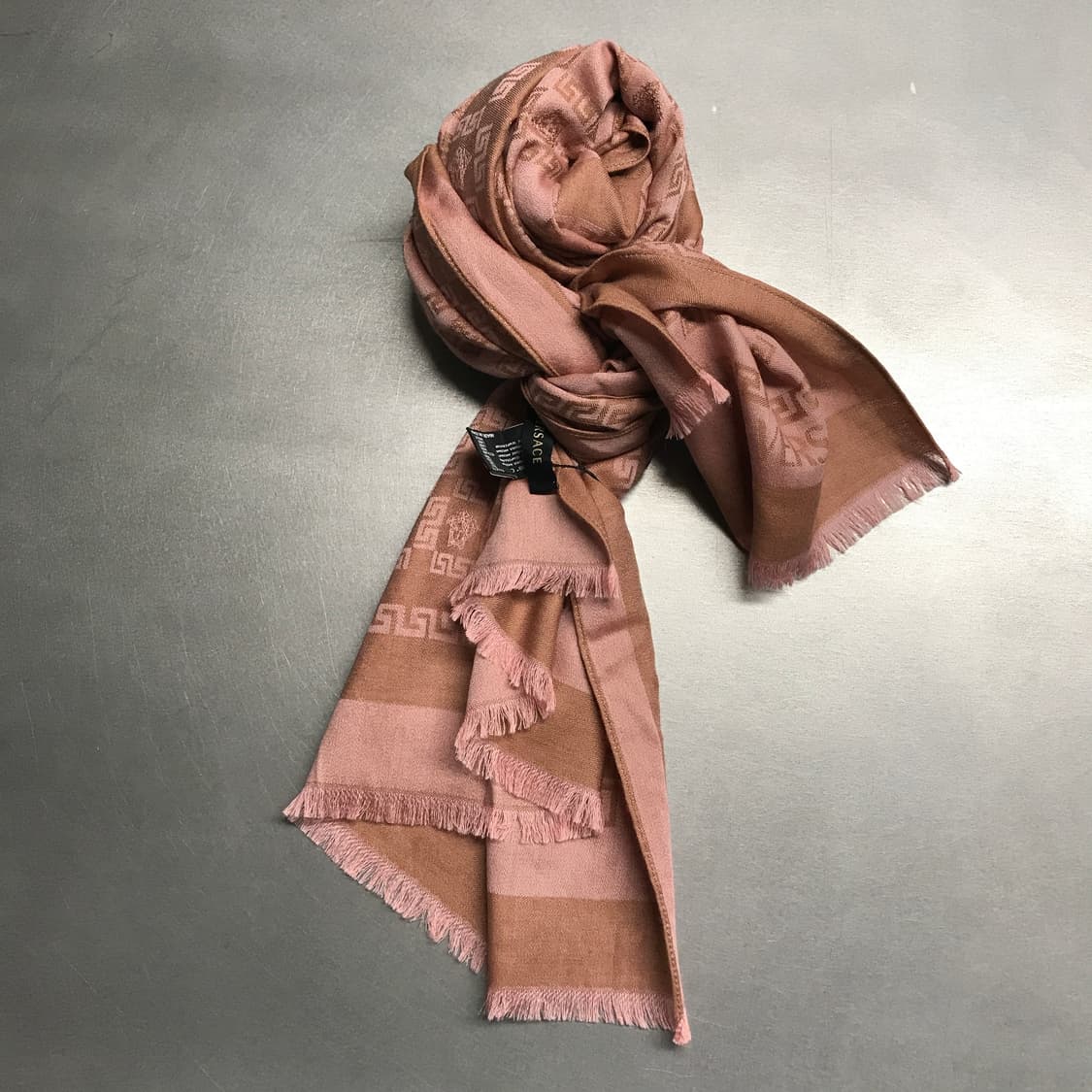 베르사체 메두사 실크 스카프 상품이미지1