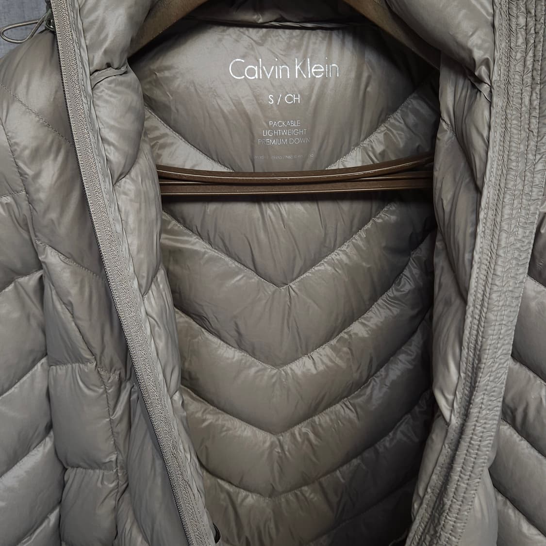 S ) 캐빈클라인 여성 경량 롱패딩 다운 베이지 상품이미지3
