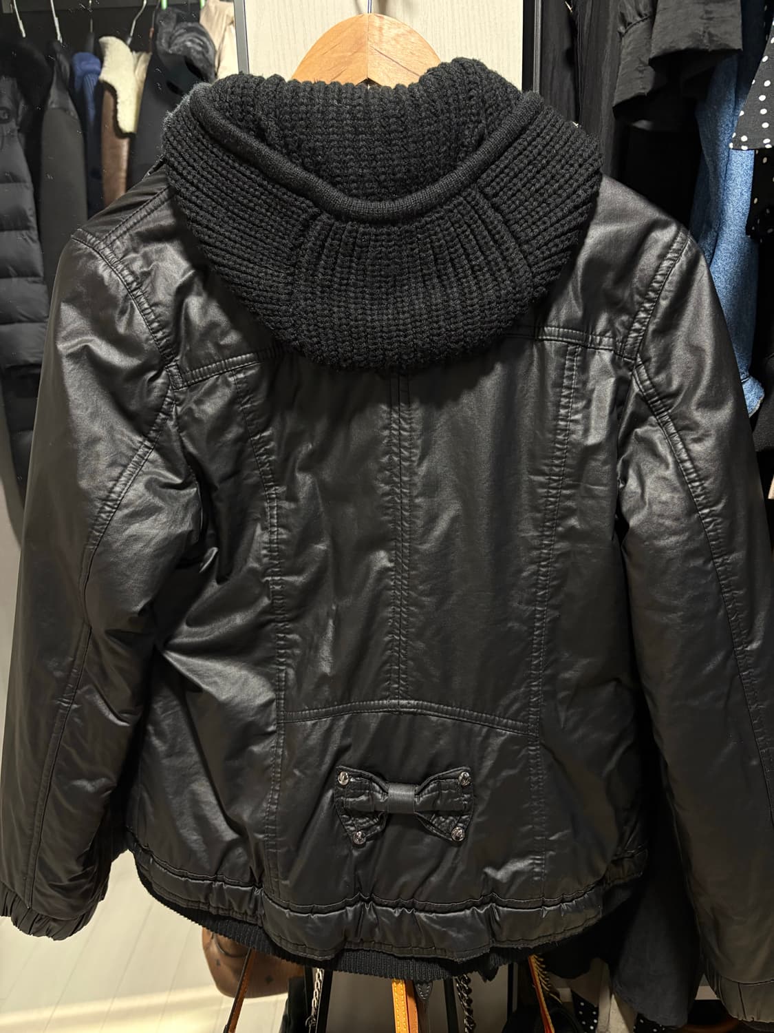 블랙 후드 점퍼 (뒷부분 리본 포인트 ♡) 상품이미지4