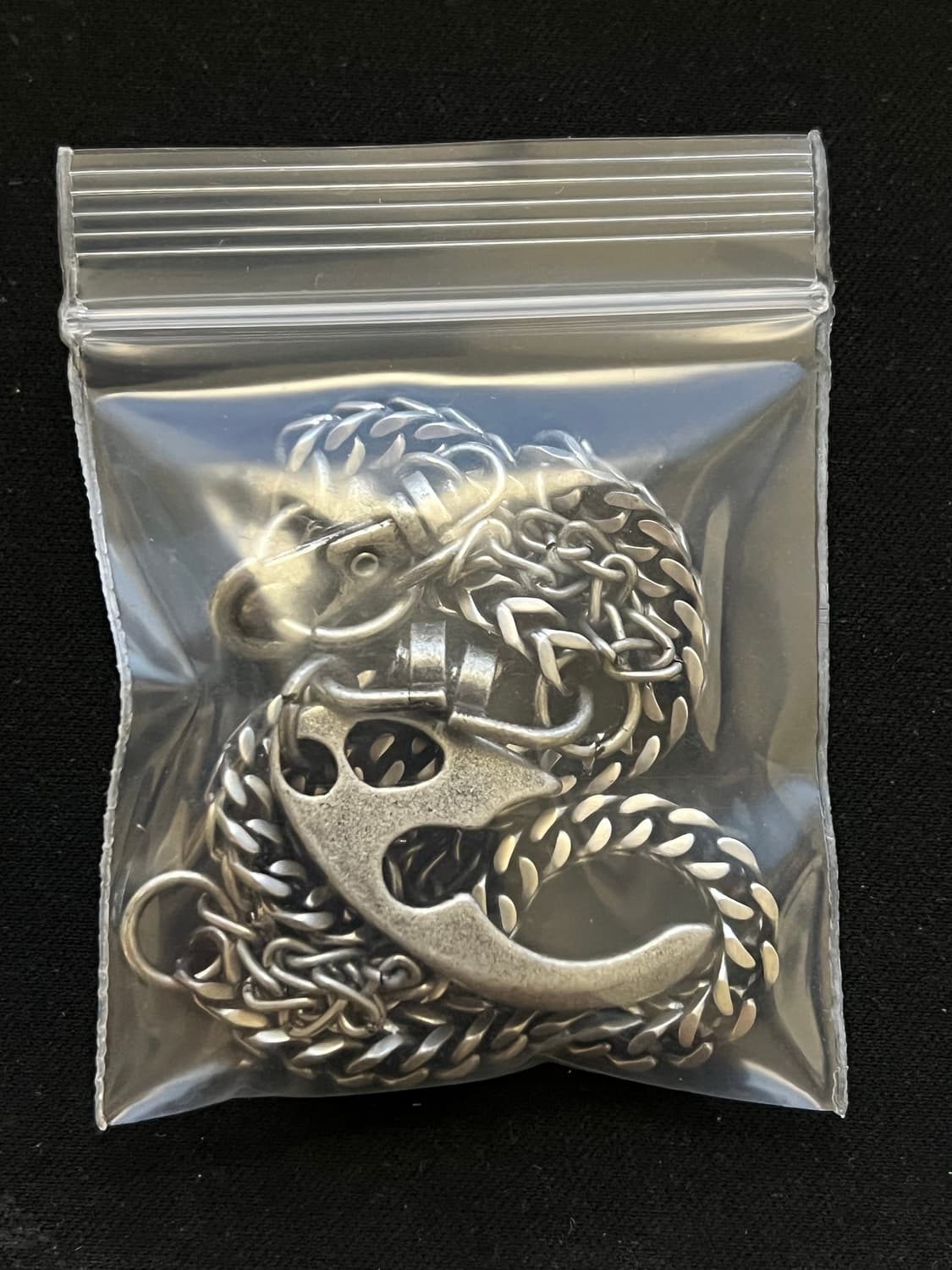 해칭룸 브로큰 에그 목걸이 상품이미지1