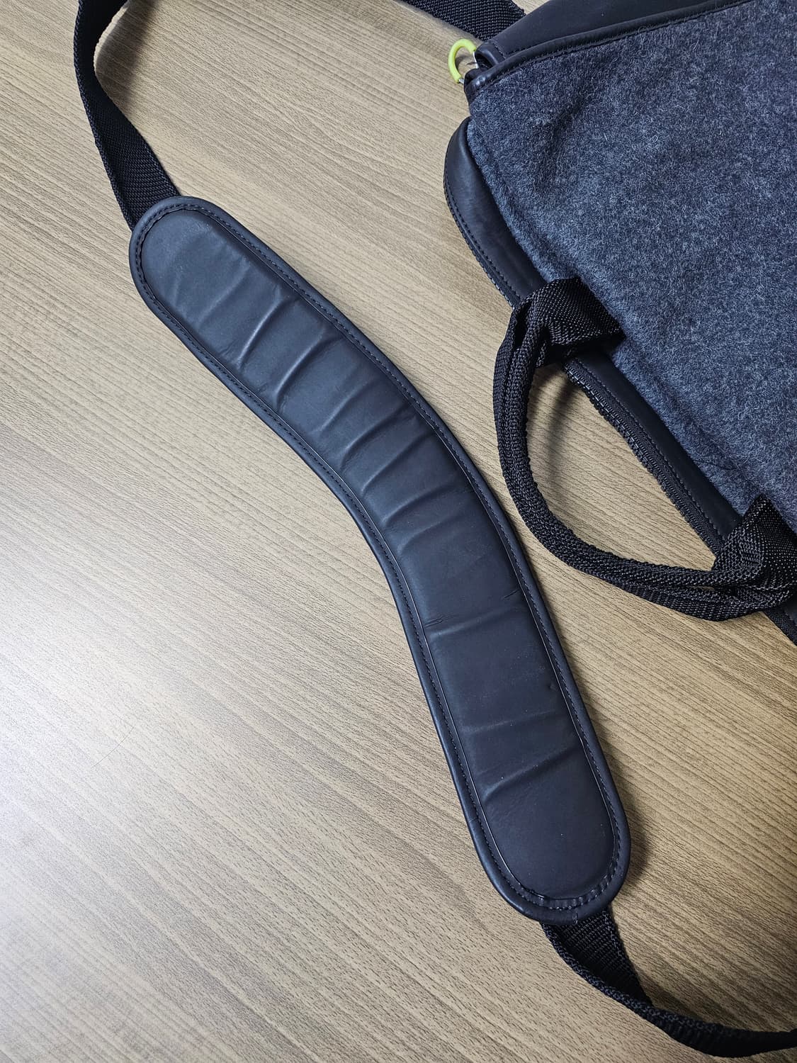 스톤아일랜드 와펜 메신저백 상품이미지9