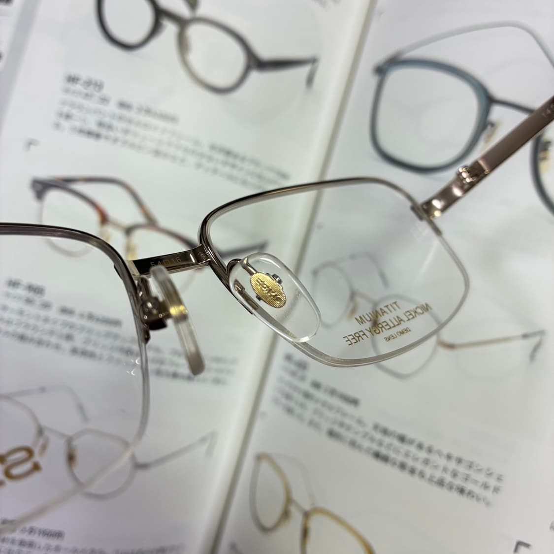 SEIKO 세이코 반무테 티타늄 골드 일본 안경 상품이미지8